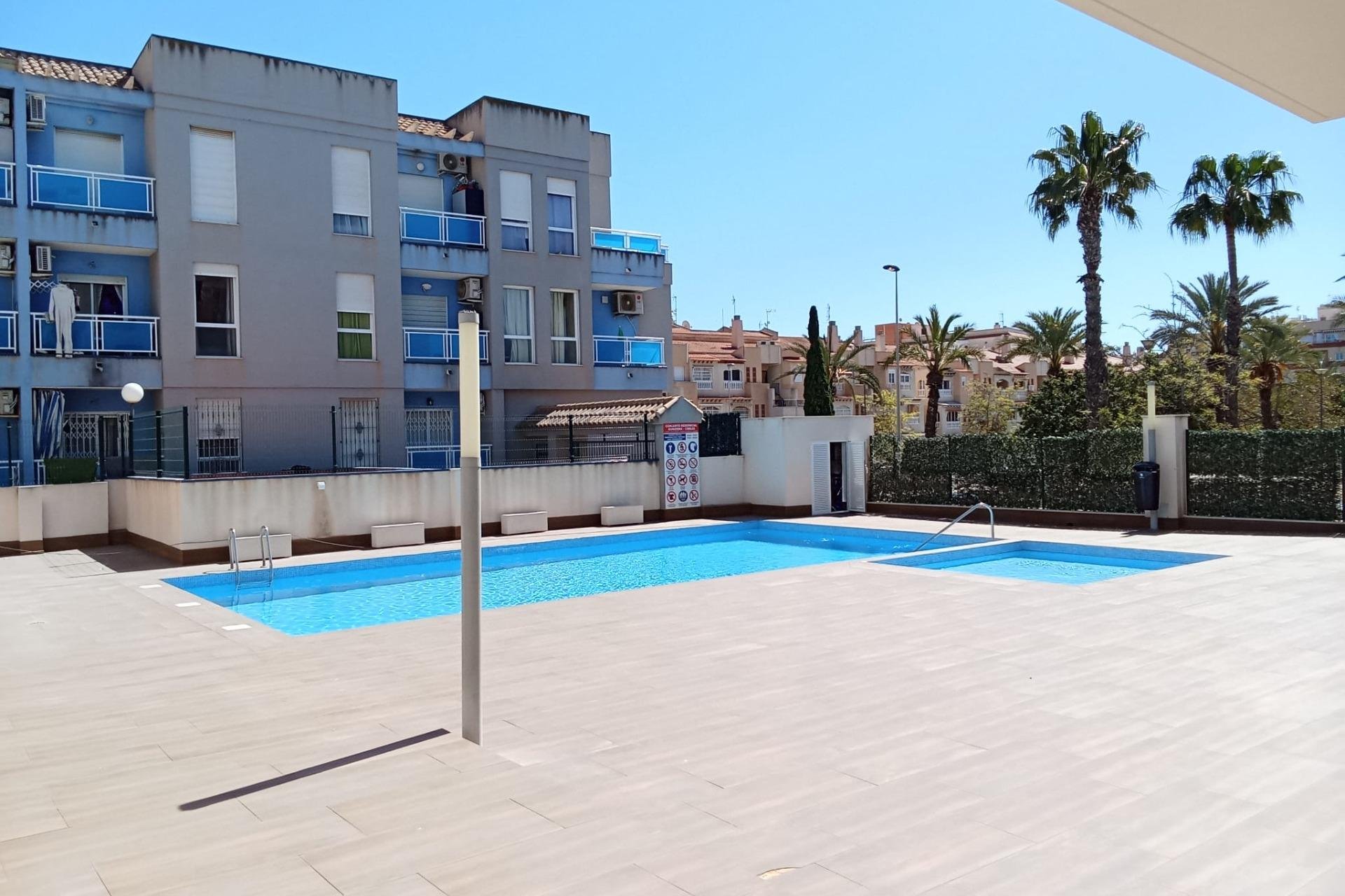 Használt Ingatlanok - Apartman -
Torrevieja - Estacion De Autobuses