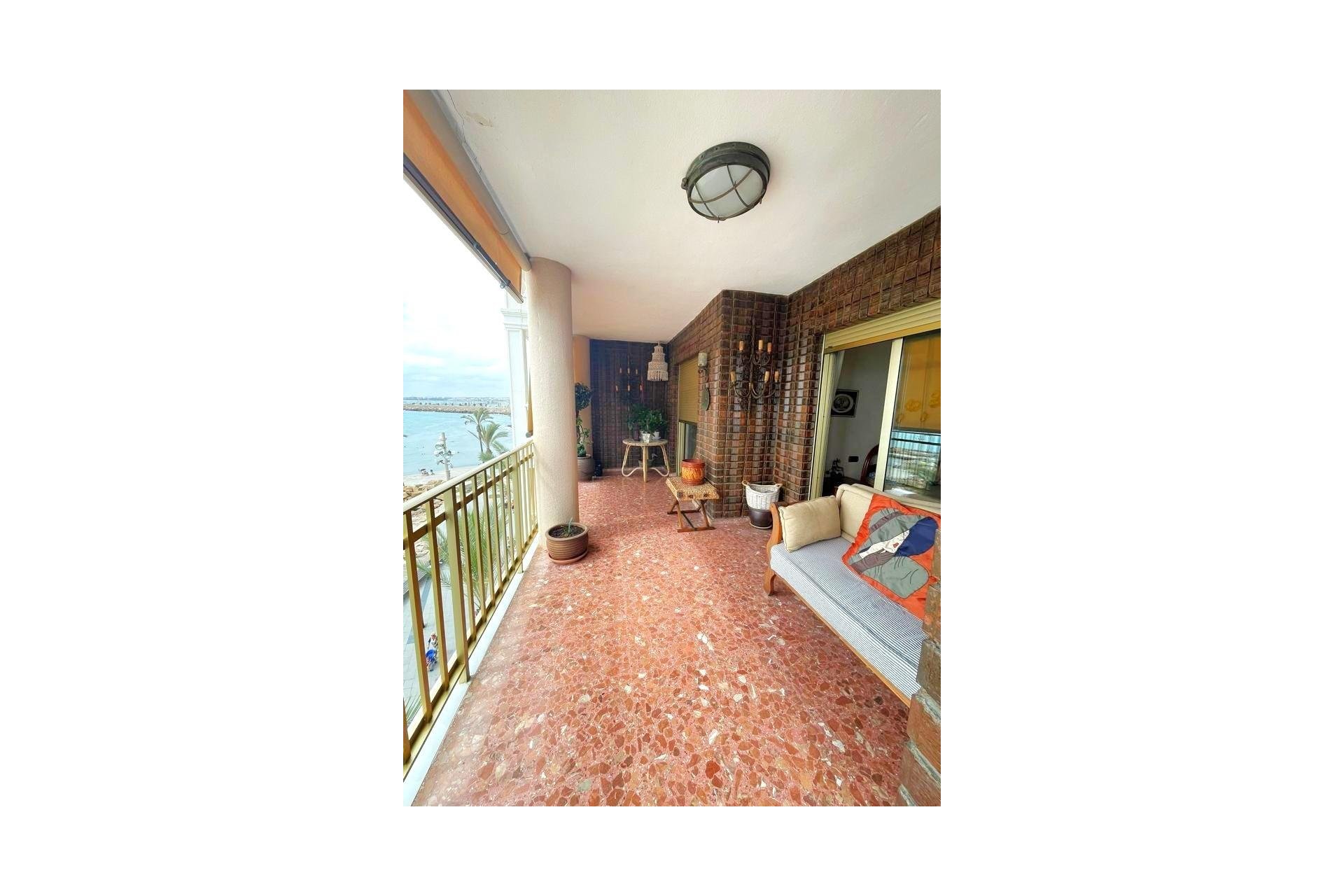 Használt Ingatlanok - Apartman -
Torrevieja - Estacion De Autobuses