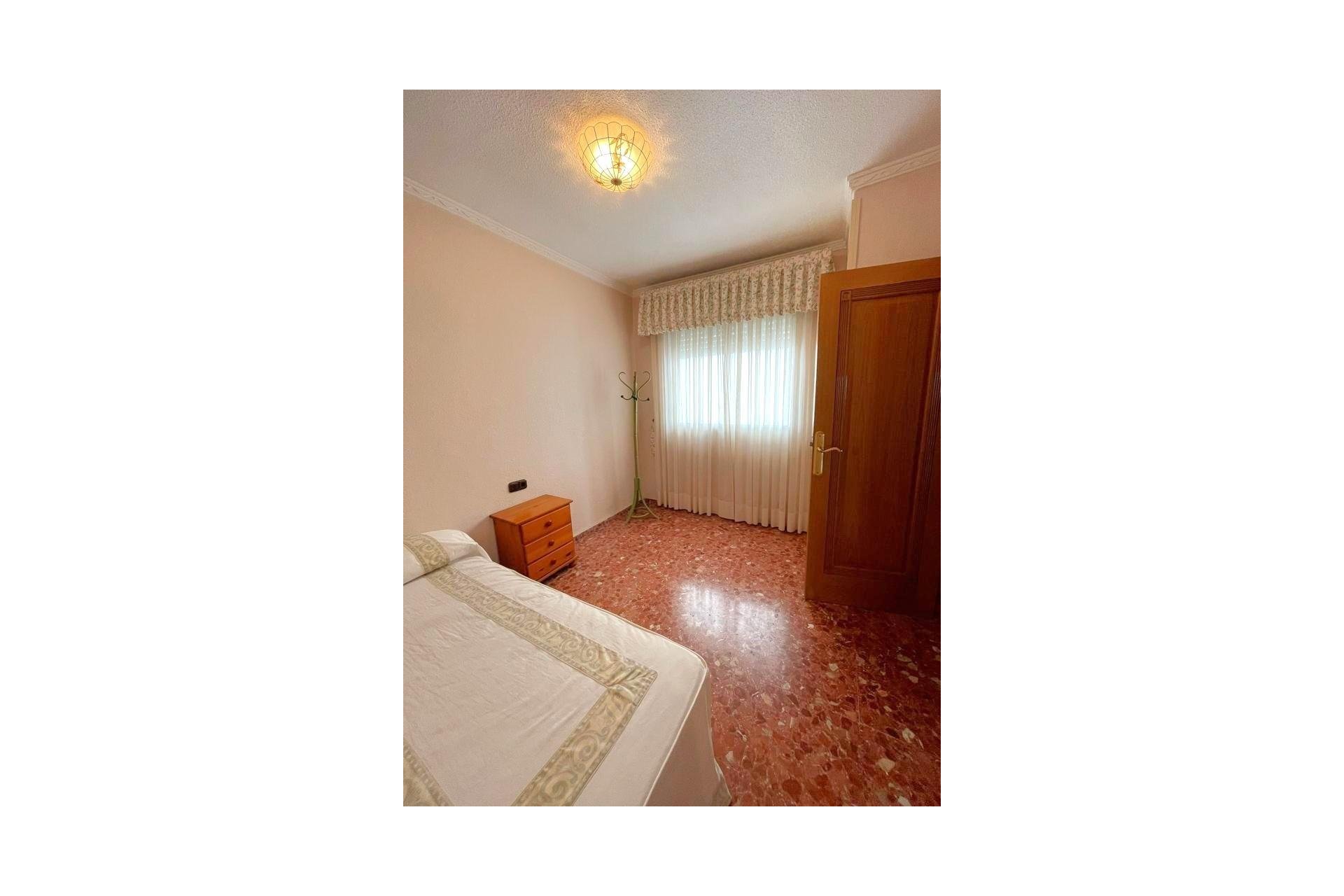 Használt Ingatlanok - Apartman -
Torrevieja - Estacion De Autobuses