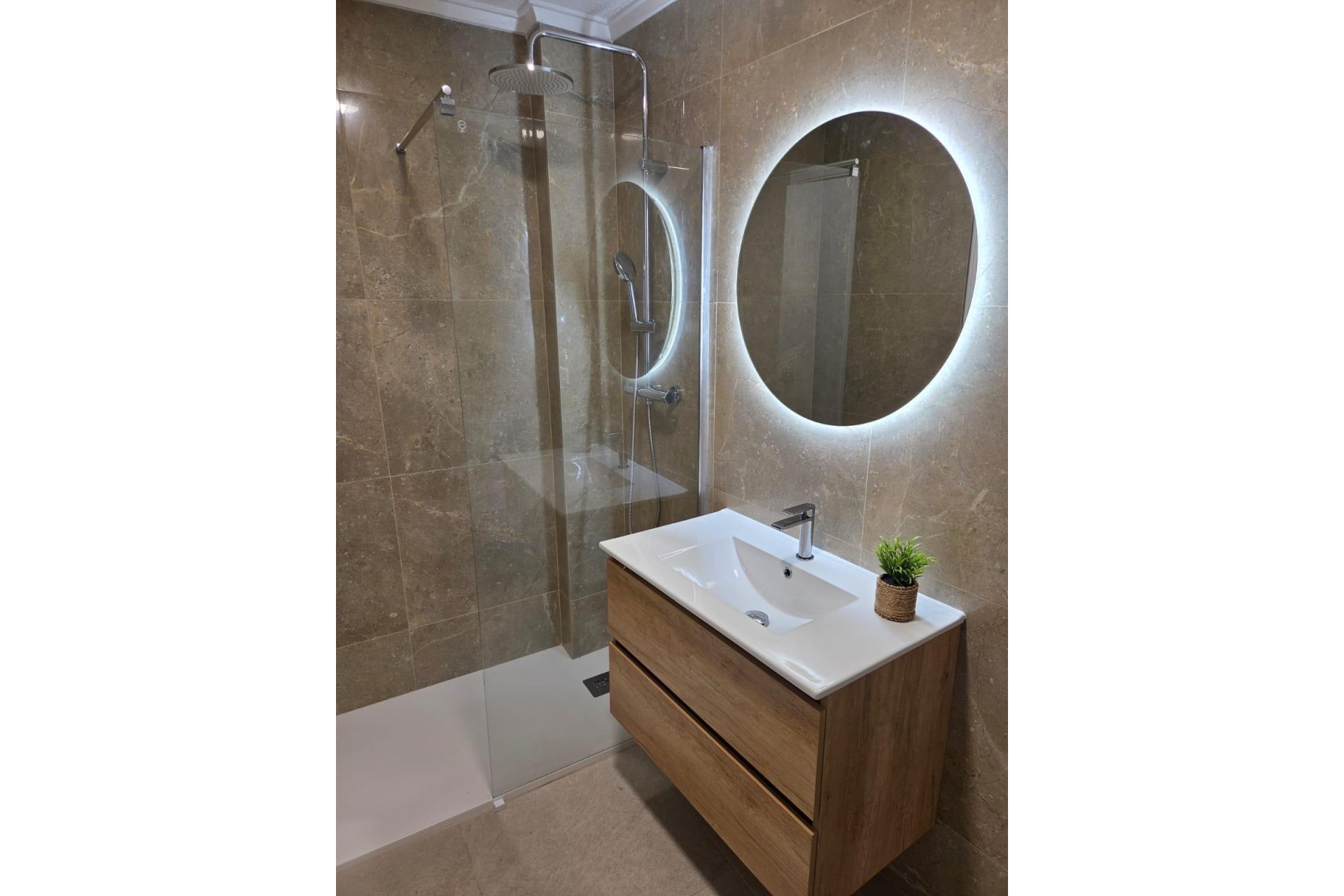 Használt Ingatlanok - Apartman -
Torrevieja - Estacion De Autobuses