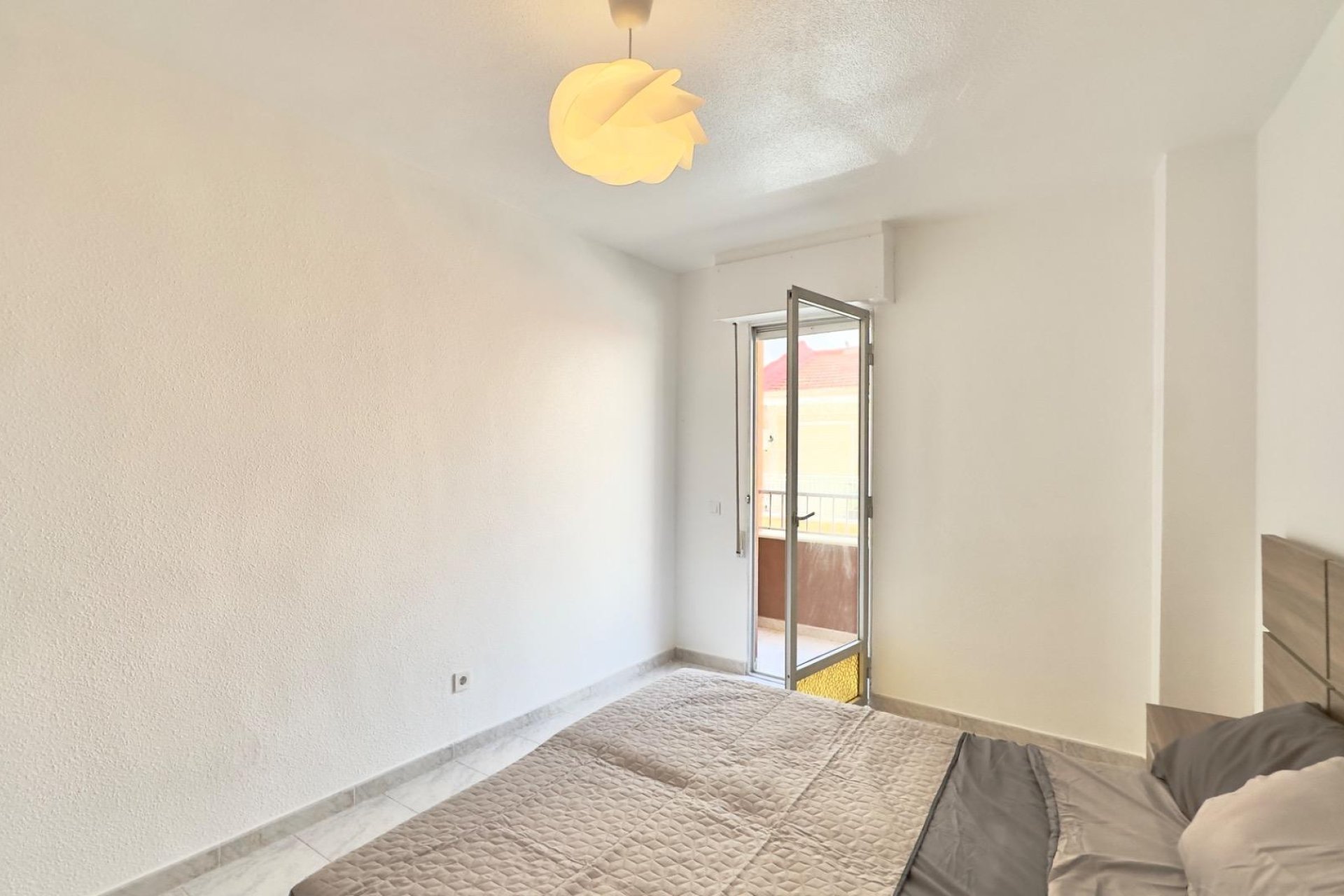 Használt Ingatlanok - Apartman -
Torrevieja - Estacion De Autobuses