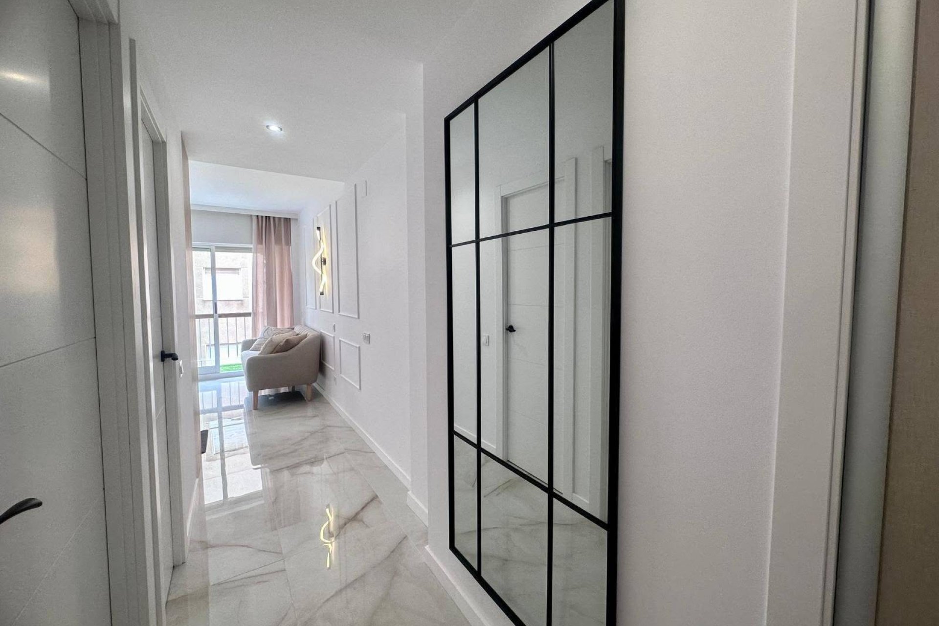 Használt Ingatlanok - Apartman -
Torrevieja - Estacion De Autobuses