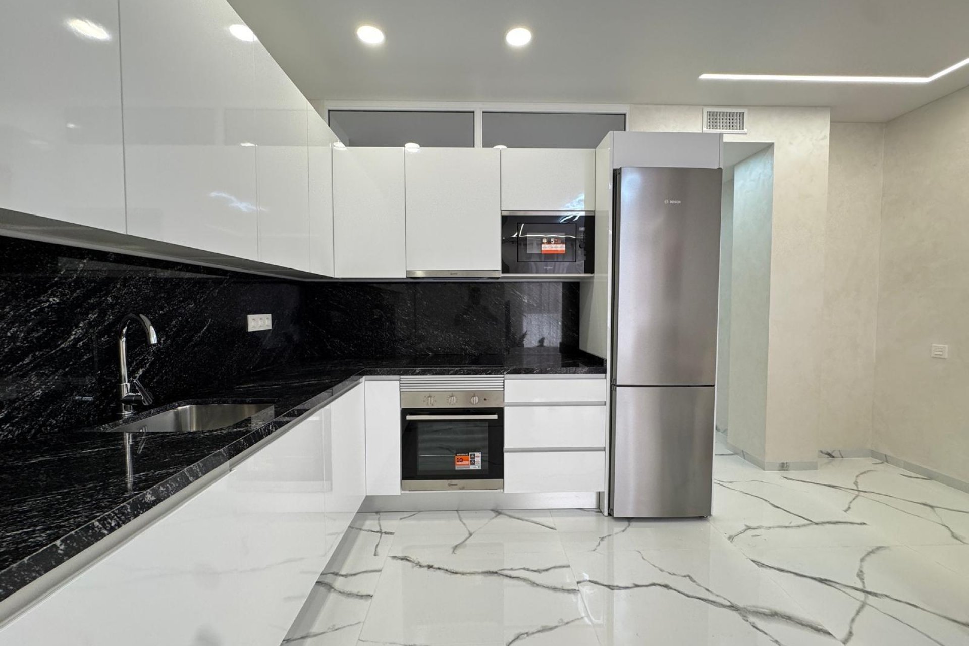 Használt Ingatlanok - Apartman -
Torrevieja - Estacion De Autobuses