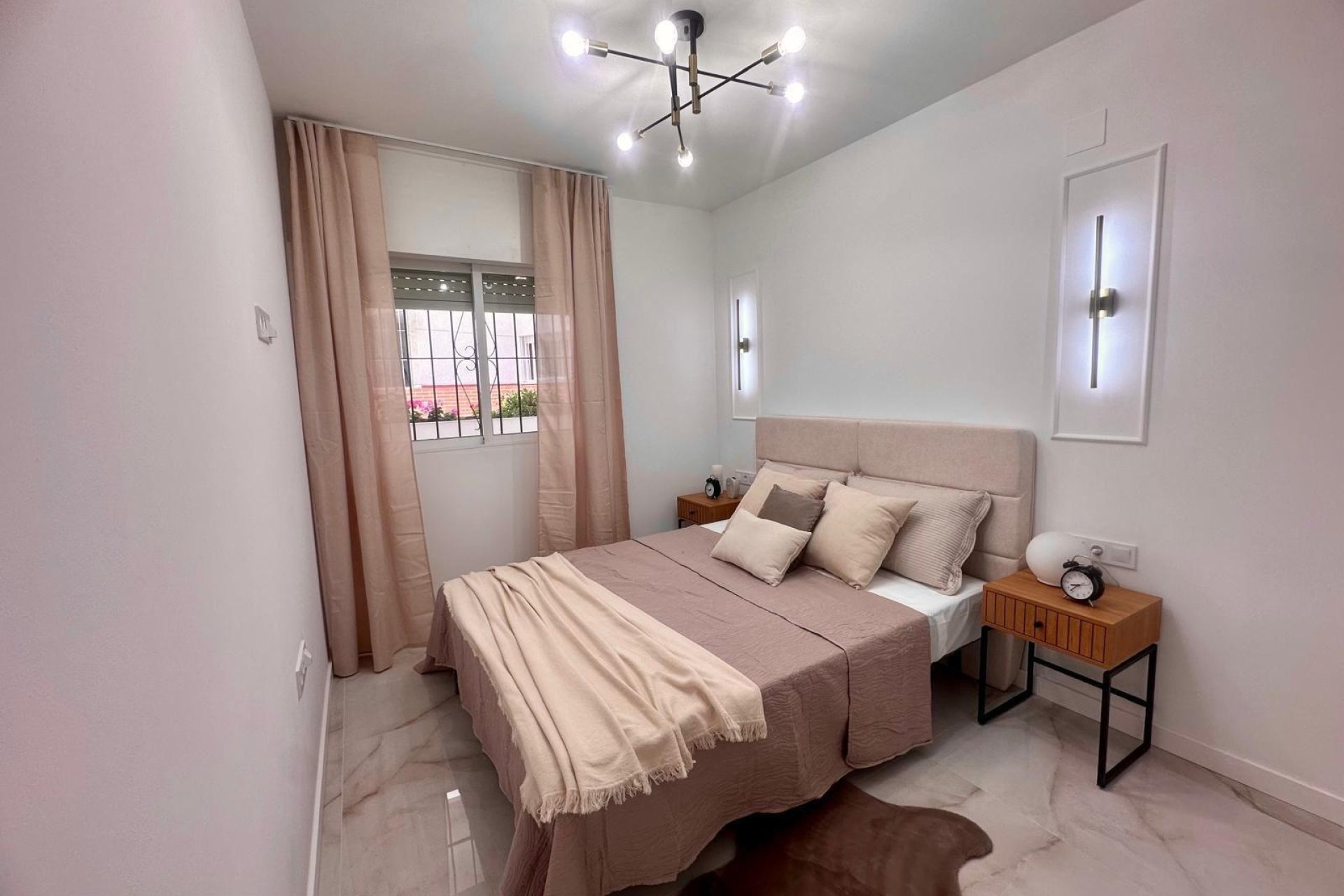 Használt Ingatlanok - Apartman -
Torrevieja - Estacion De Autobuses
