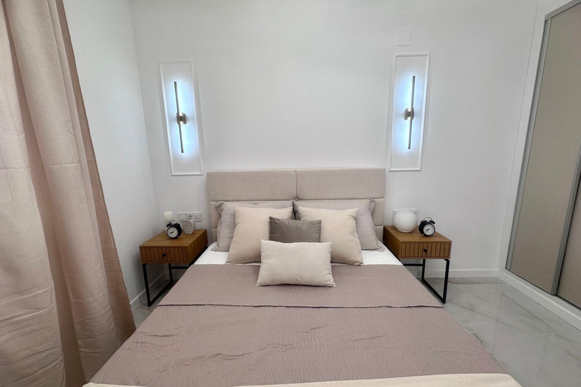 Használt Ingatlanok - Apartman -
Torrevieja - Estacion De Autobuses