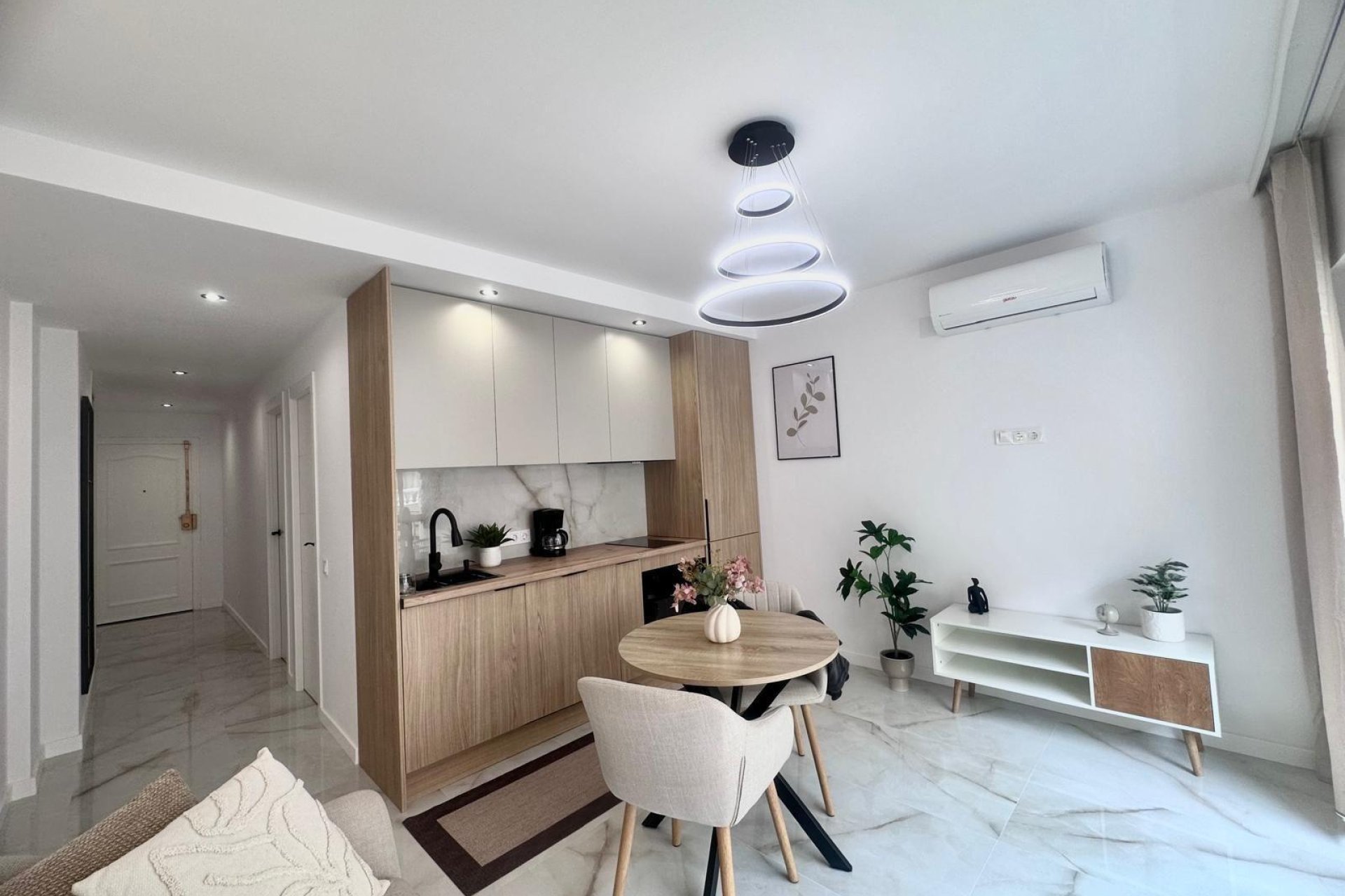 Használt Ingatlanok - Apartman -
Torrevieja - Estacion De Autobuses