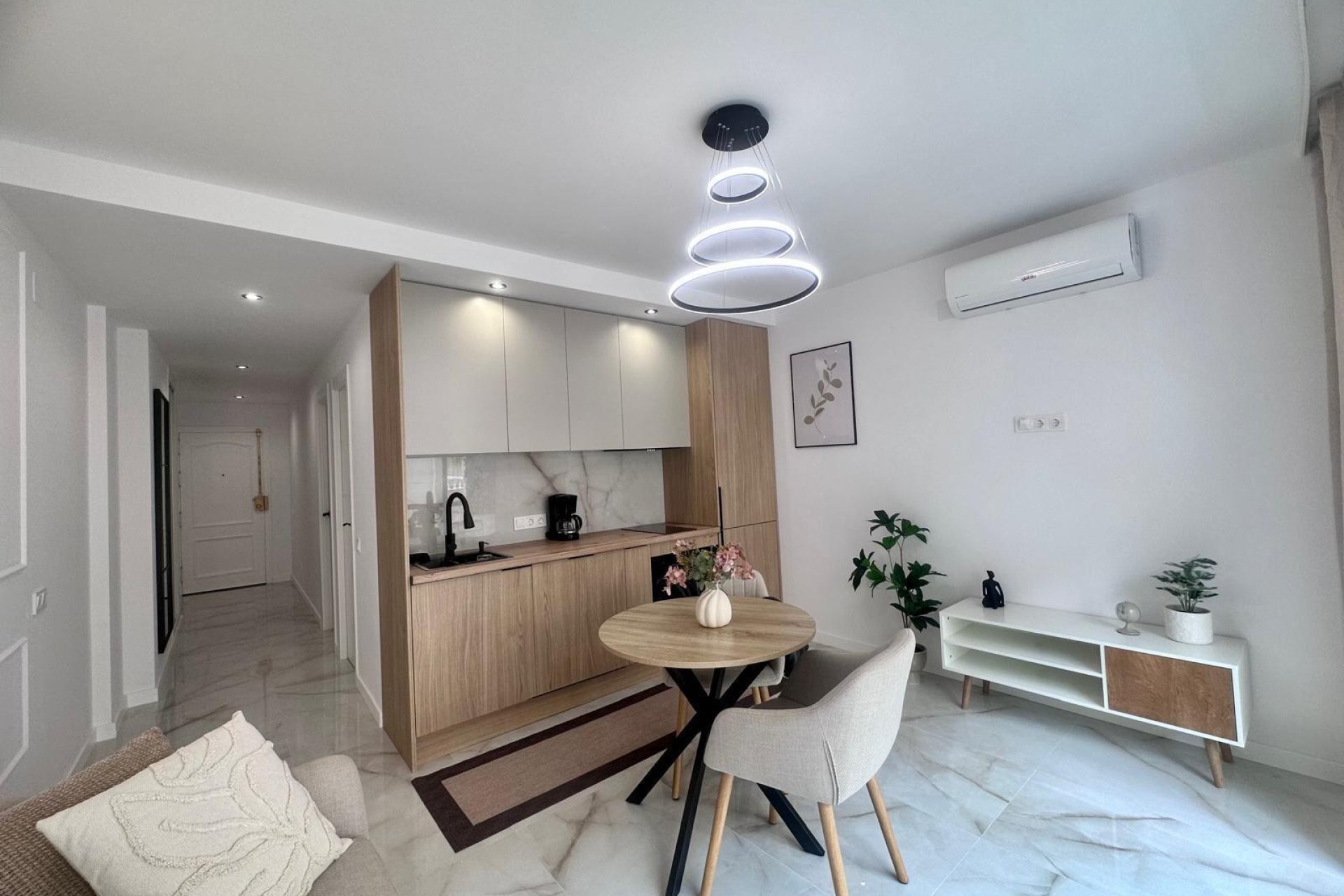 Használt Ingatlanok - Apartman -
Torrevieja - Estacion De Autobuses