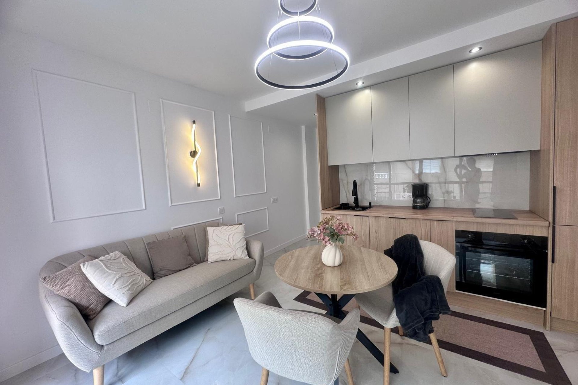 Használt Ingatlanok - Apartman -
Torrevieja - Estacion De Autobuses