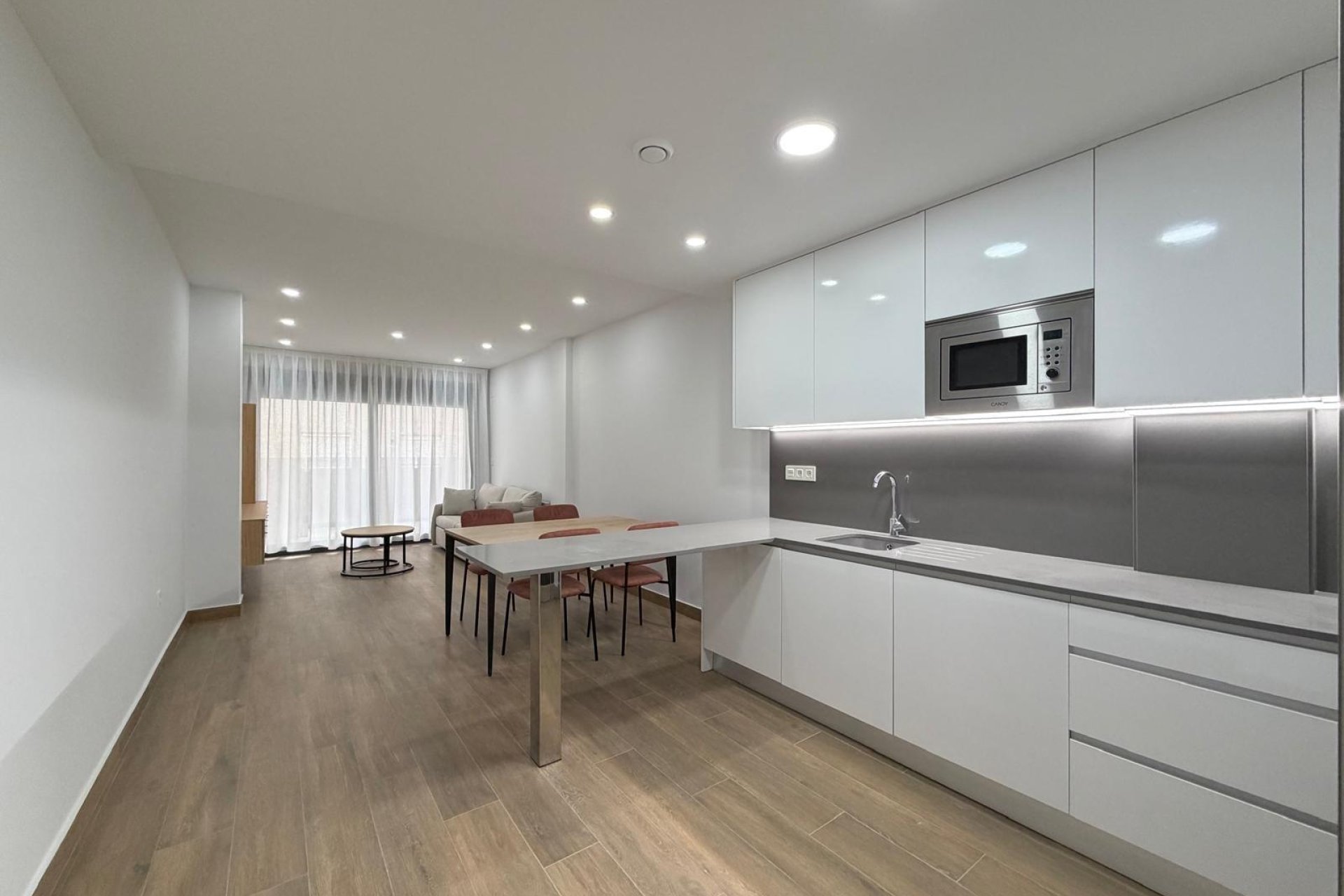 Használt Ingatlanok - Apartman -
Torrevieja - Estacion De Autobuses
