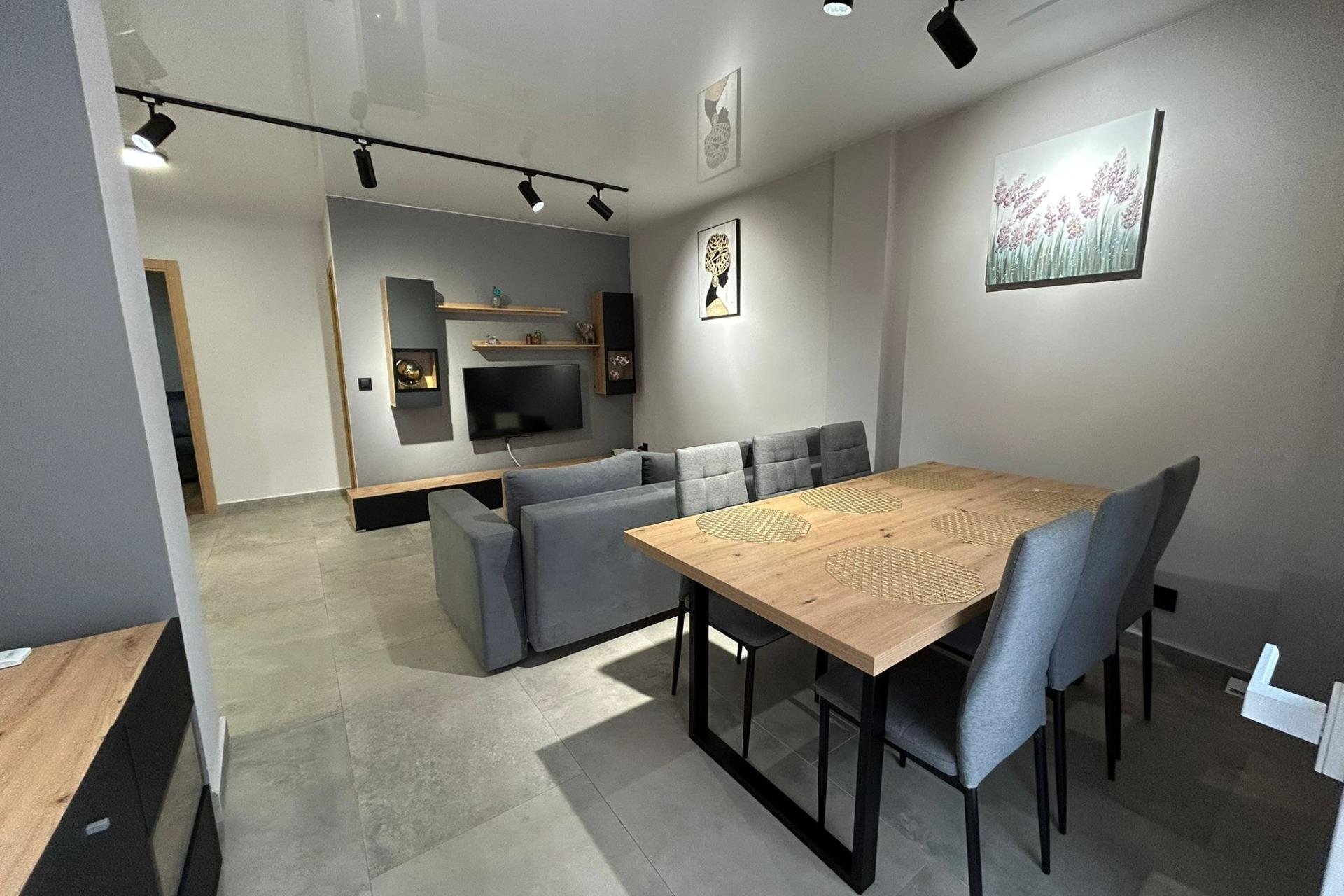 Használt Ingatlanok - Apartman -
Torrevieja - Estacion De Autobuses