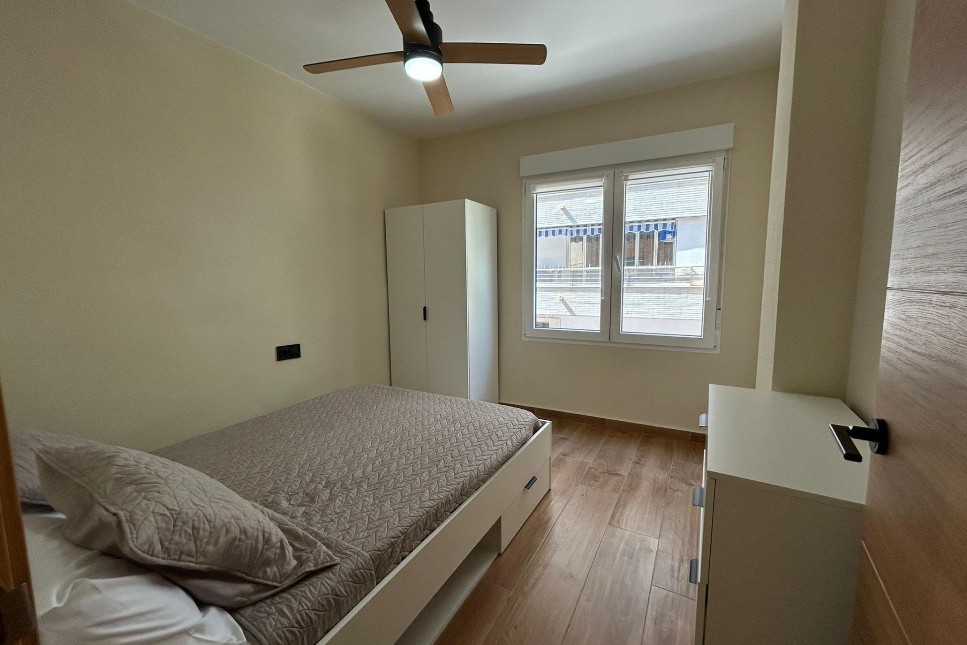 Használt Ingatlanok - Apartman -
Torrevieja - Estacion De Autobuses