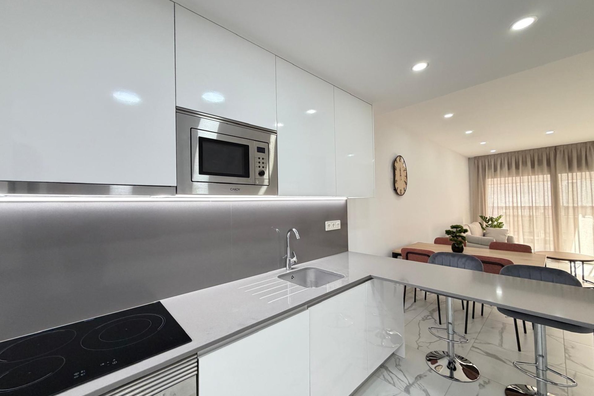 Használt Ingatlanok - Apartman -
Torrevieja - Estacion De Autobuses