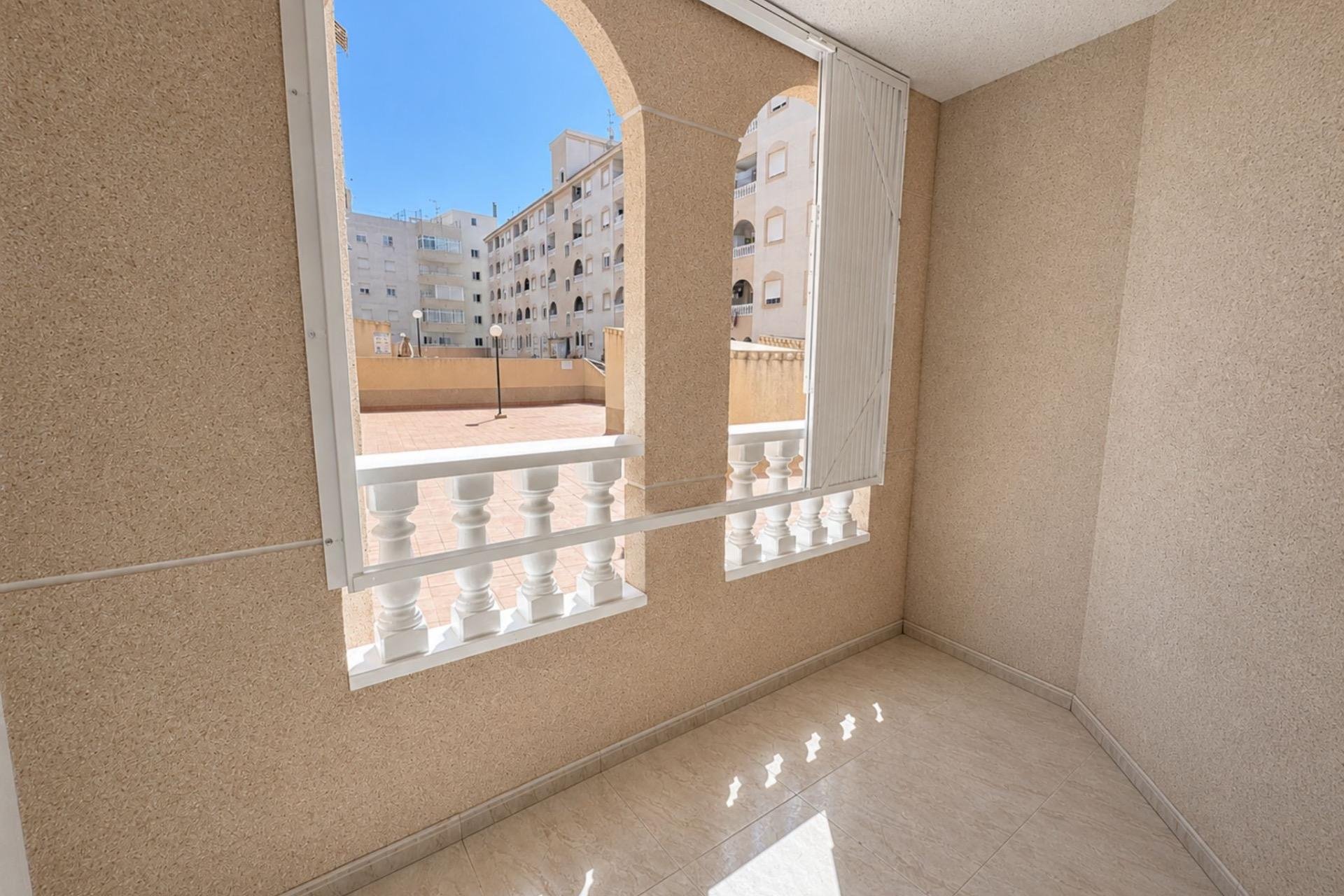 Használt Ingatlanok - Apartman -
Torrevieja - Estacion De Autobuses