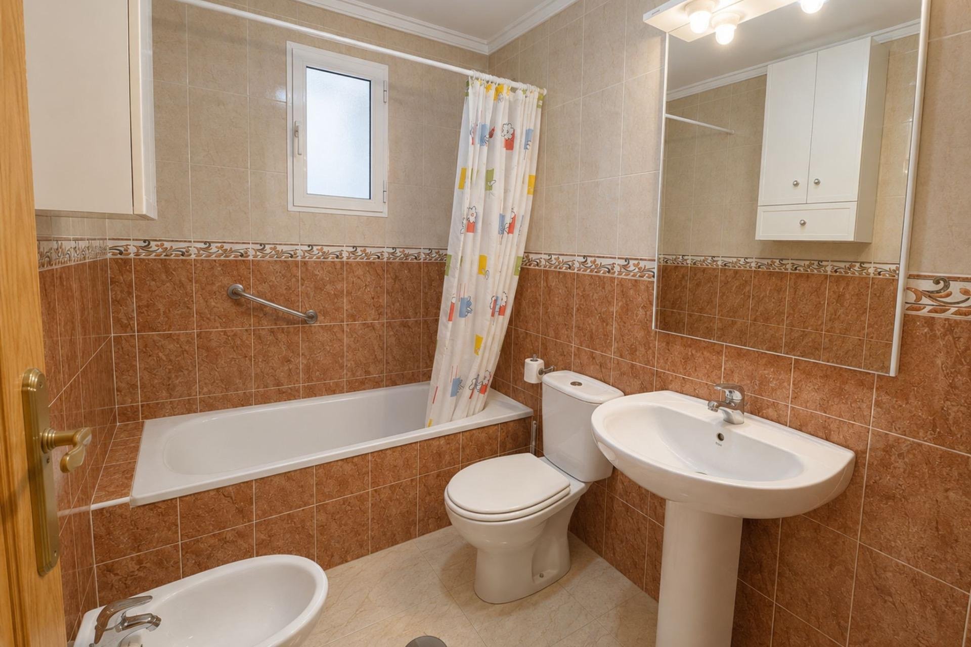 Használt Ingatlanok - Apartman -
Torrevieja - Estacion De Autobuses