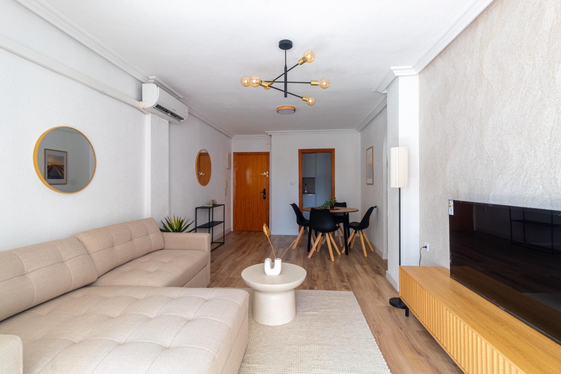 Használt Ingatlanok - Apartman -
Torrevieja - La Mata Pueblo