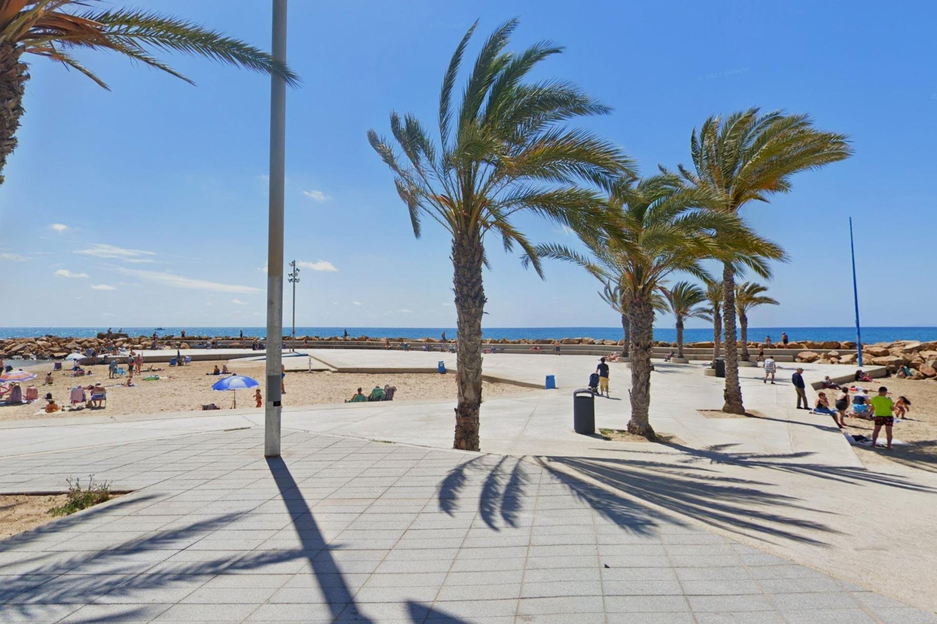 Használt Ingatlanok - Apartman -
Torrevieja - Paseo Maritimo