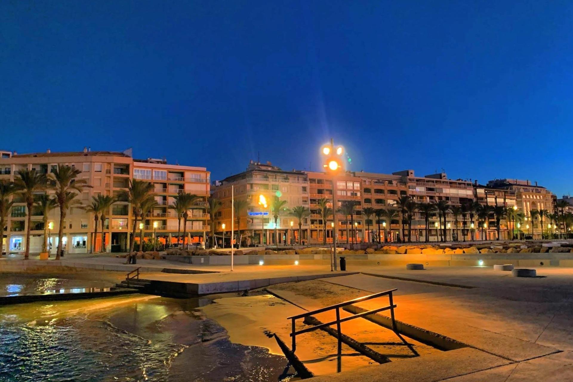 Használt Ingatlanok - Apartman -
Torrevieja - Paseo Maritimo