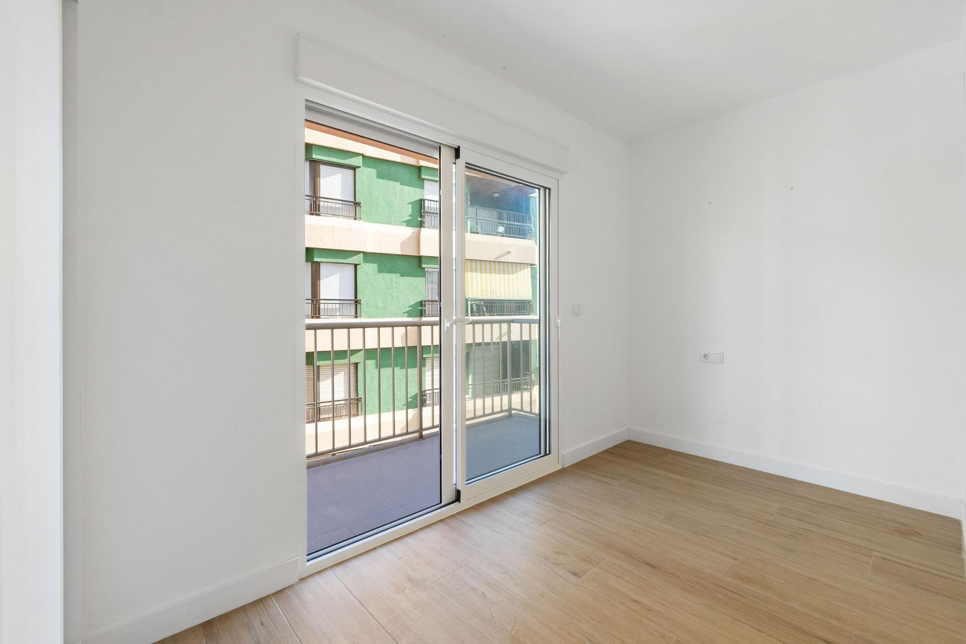 Használt Ingatlanok - Apartman -
Torrevieja - Playa del Cura