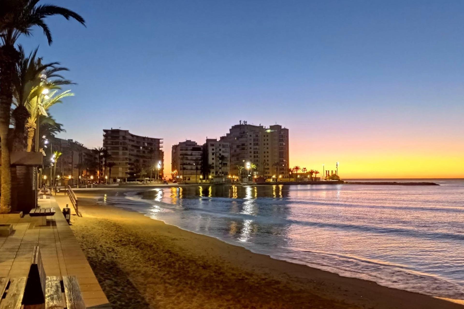 Használt Ingatlanok - Apartman -
Torrevieja - Playa del Cura