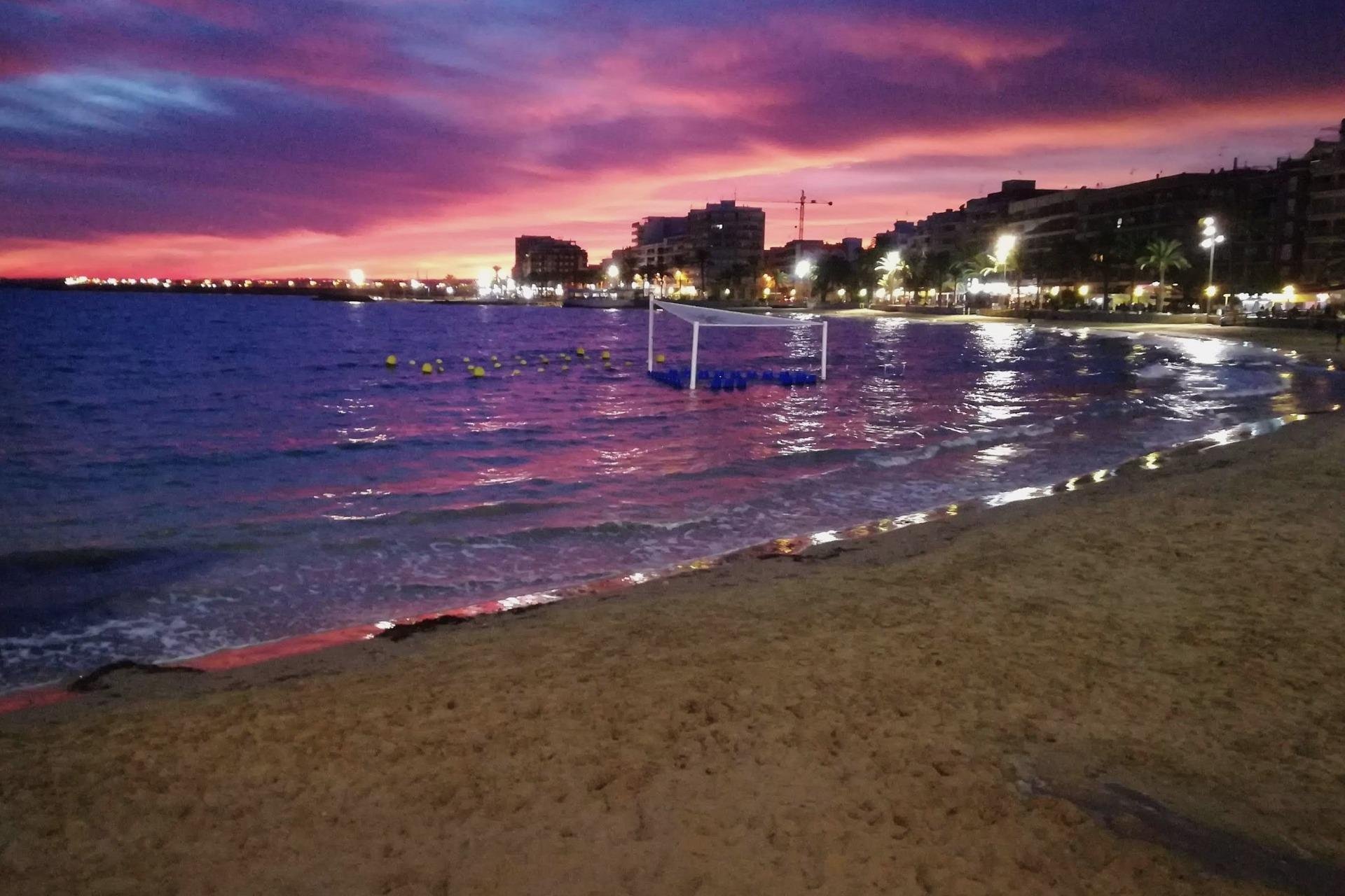Használt Ingatlanok - Apartman -
Torrevieja - Playa del Cura