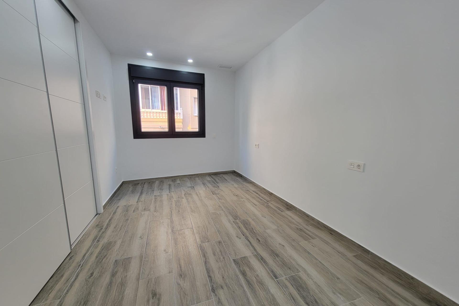 Használt Ingatlanok - Apartman -
Torrevieja - Playa del Cura