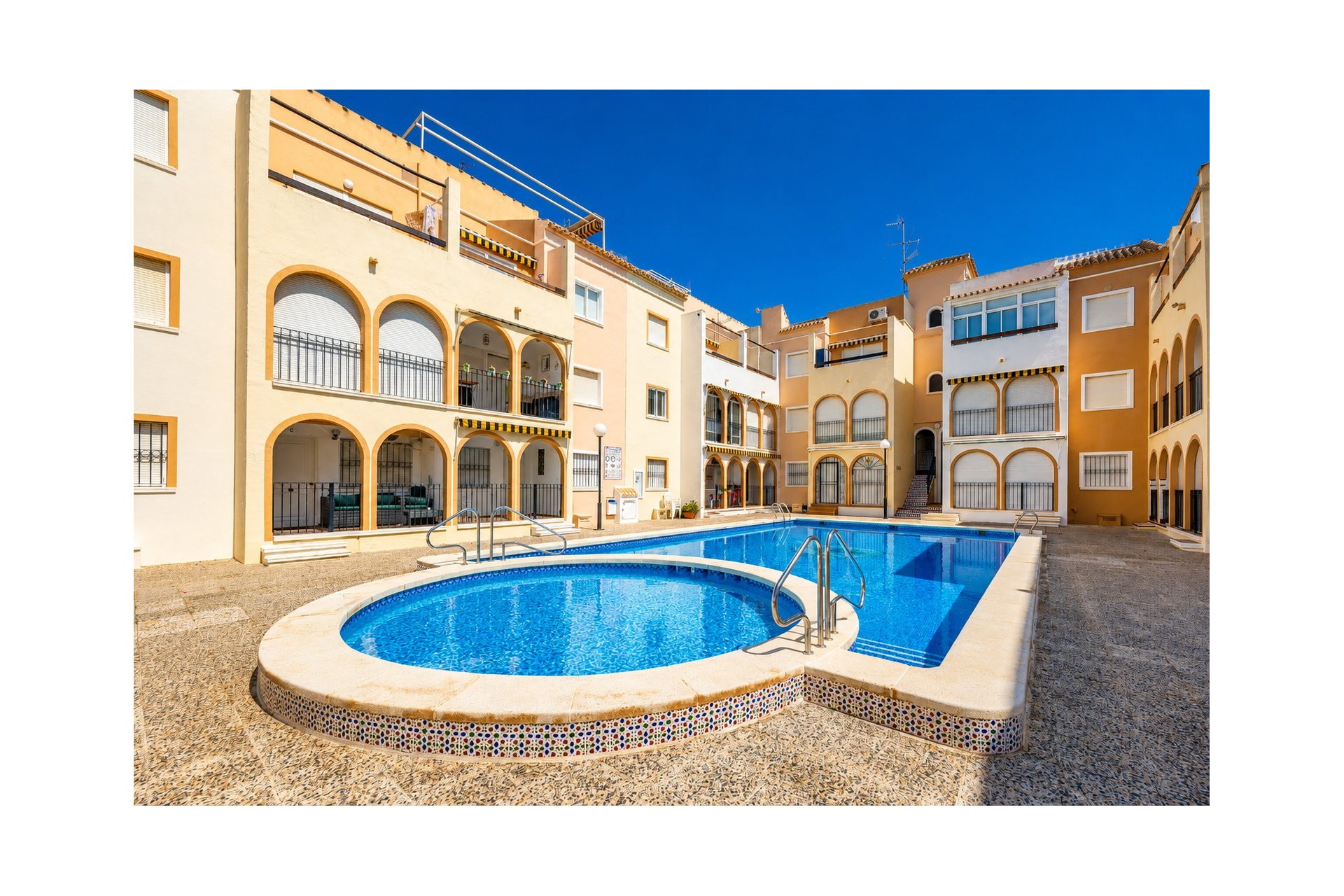 Használt Ingatlanok - Bungaló -
Torrevieja - Costa Blanca