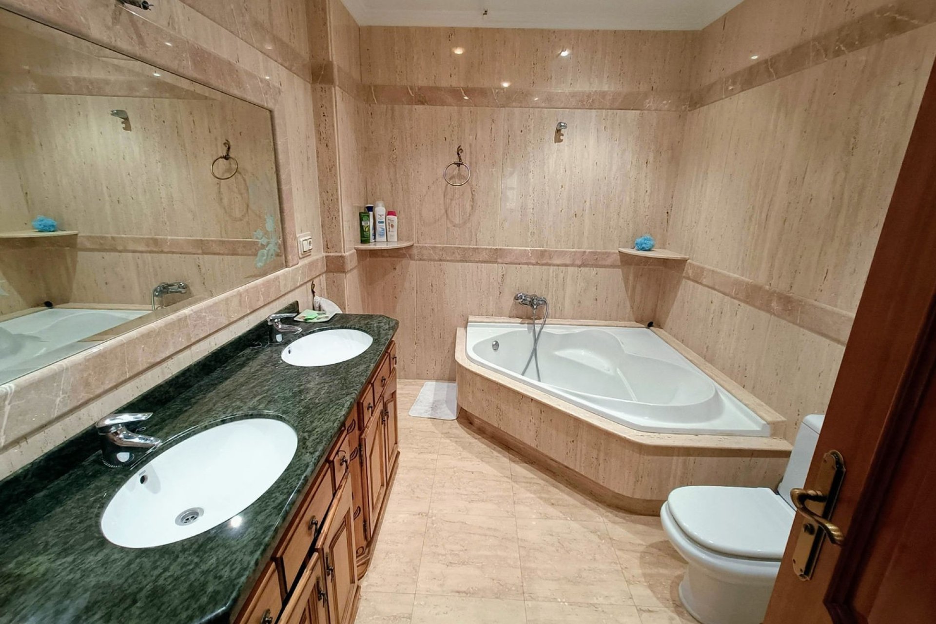 Használt Ingatlanok - Sorház -
Algueña - Inland