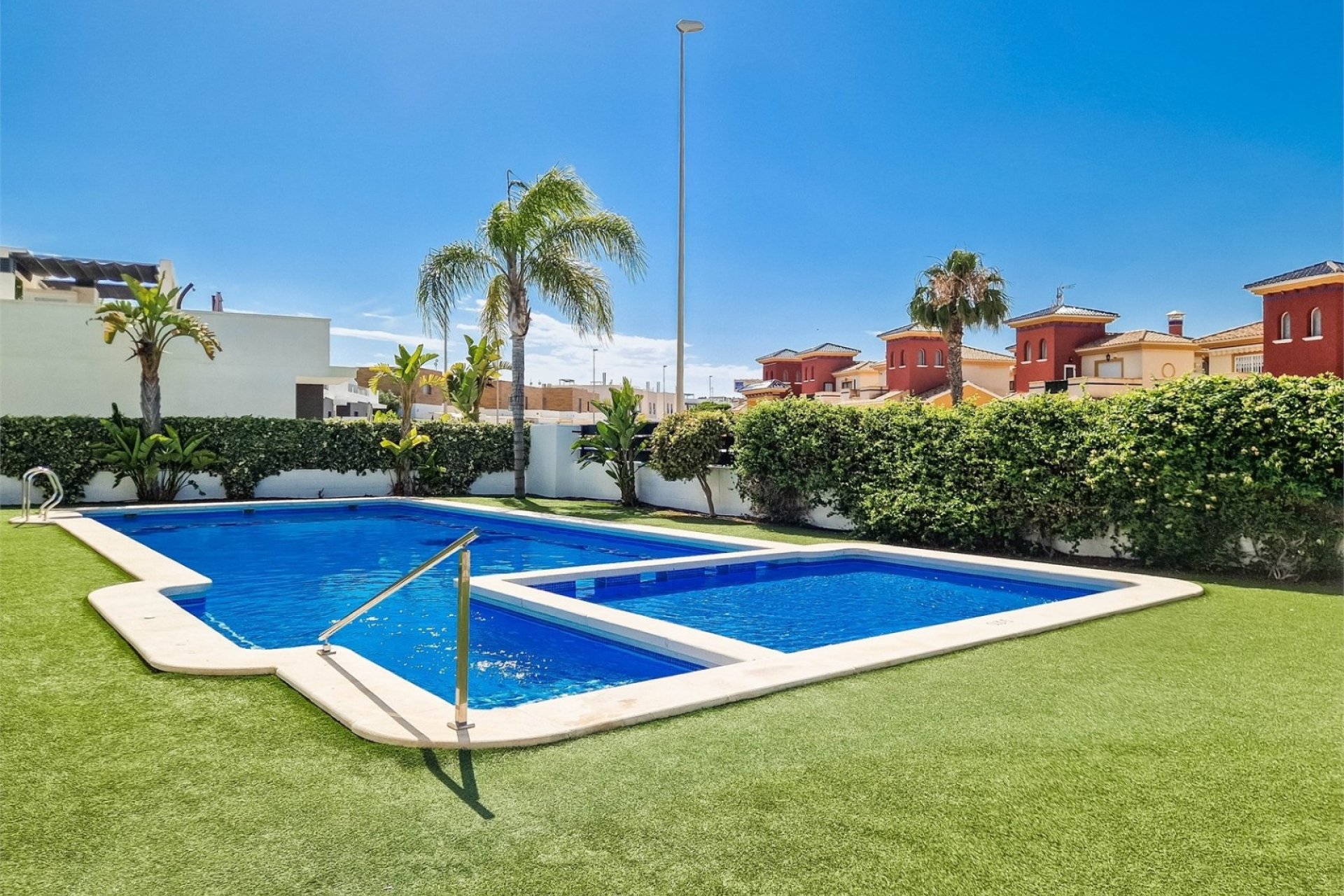 Használt Ingatlanok - Sorház -
Cabo Roig - Costa Blanca