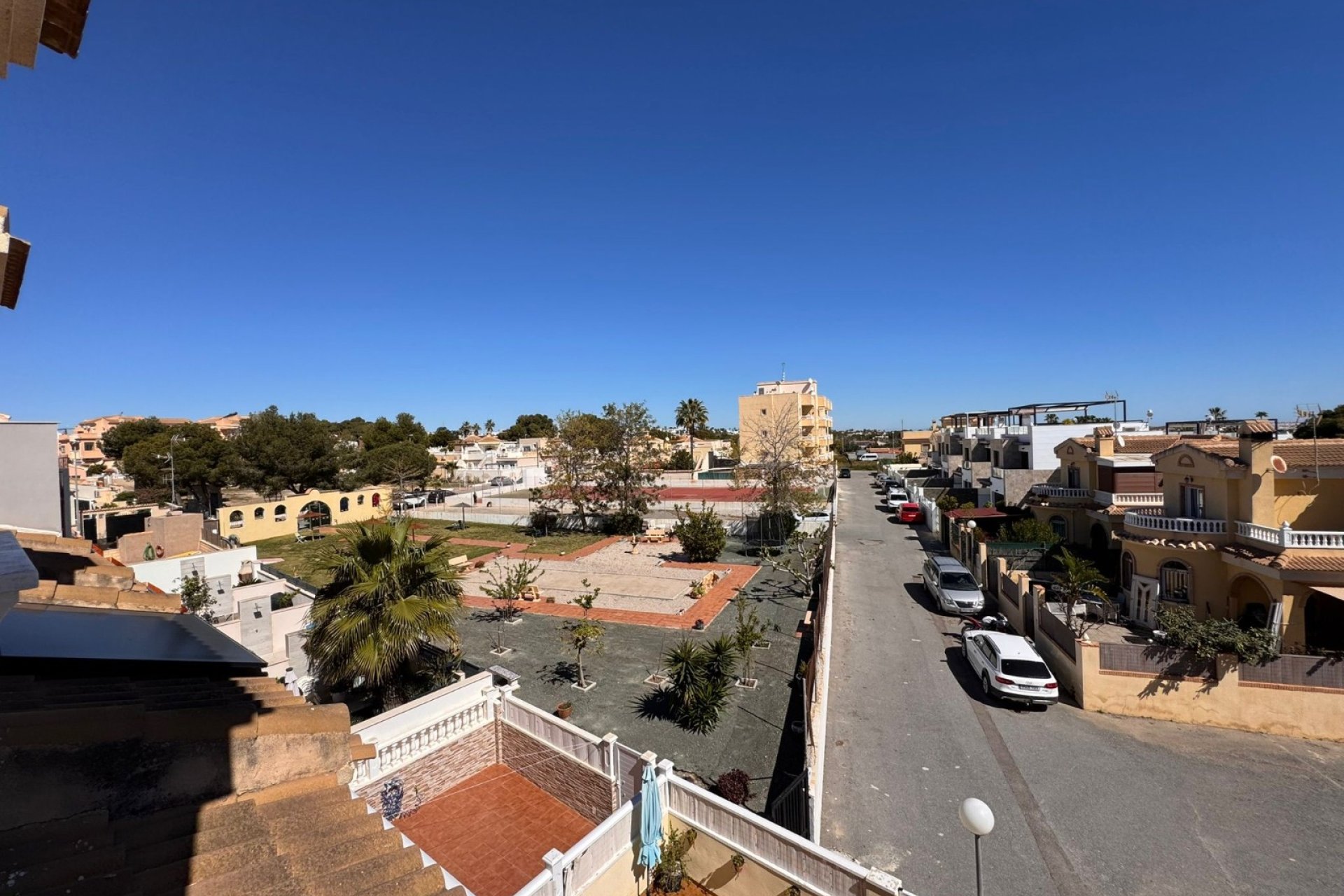 Használt Ingatlanok - Sorház -
Campoamor - Costa Blanca