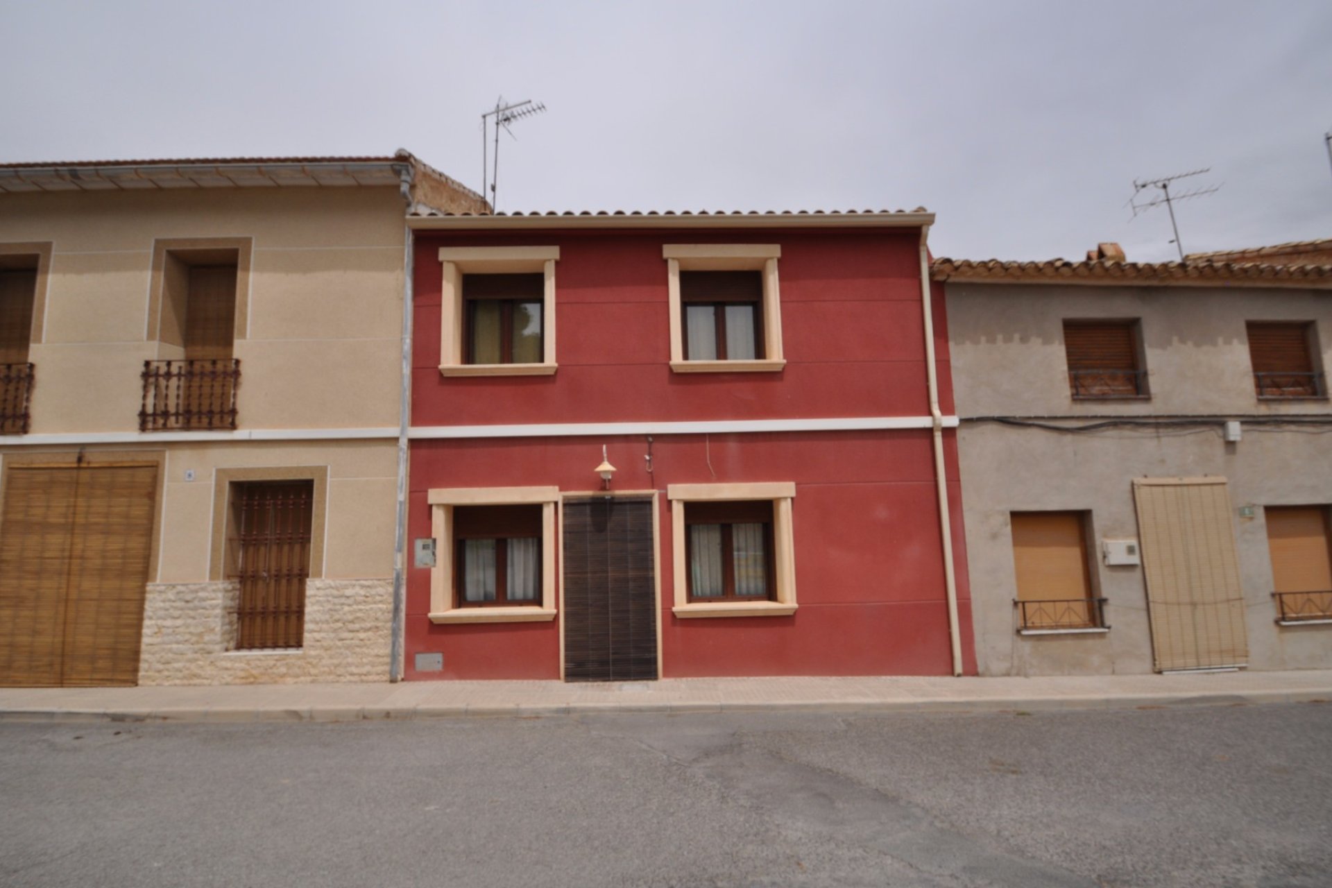 Használt Ingatlanok - Sorház -
Chinorlet - Inland