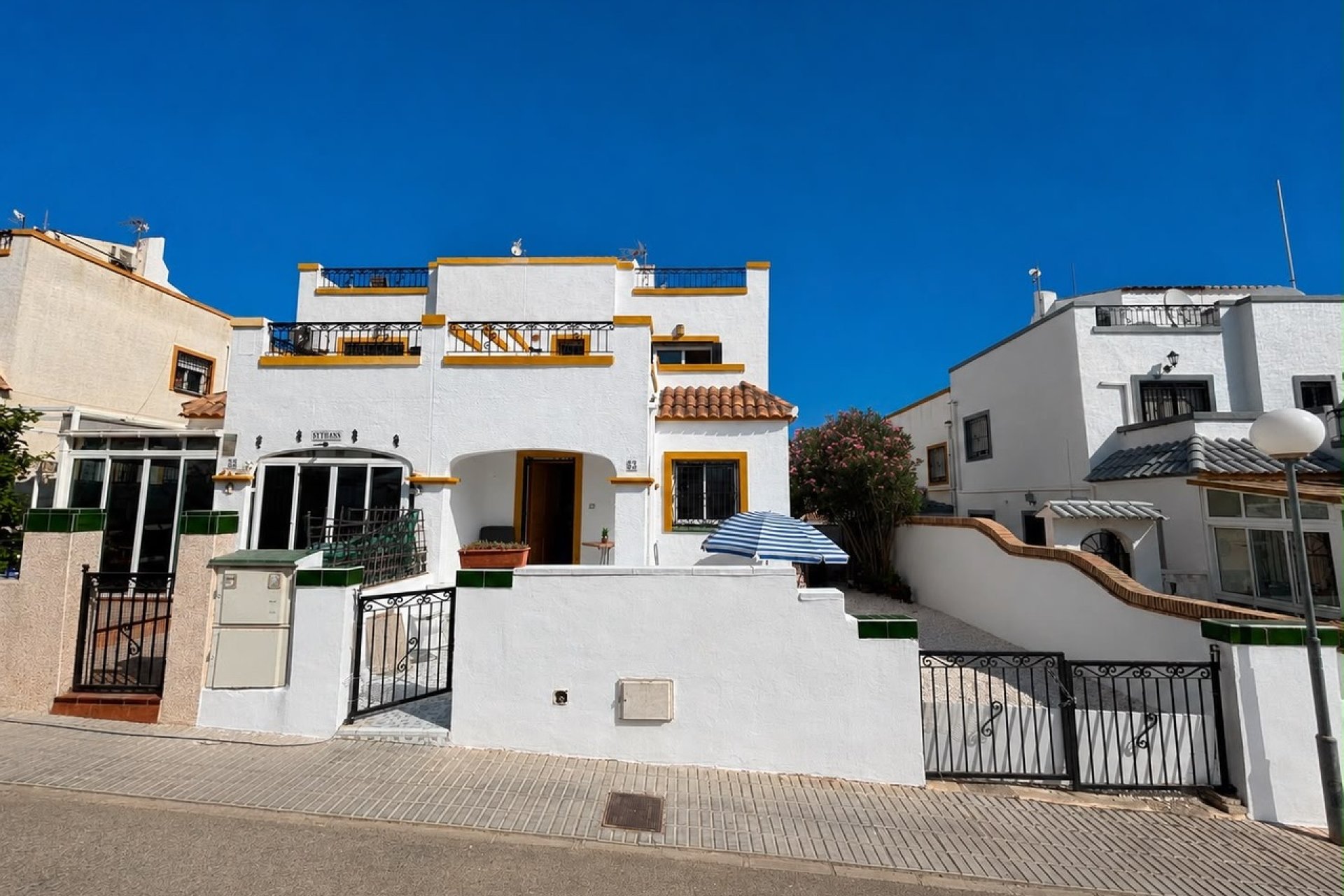 Használt Ingatlanok - Sorház -
Los Altos - Costa Blanca