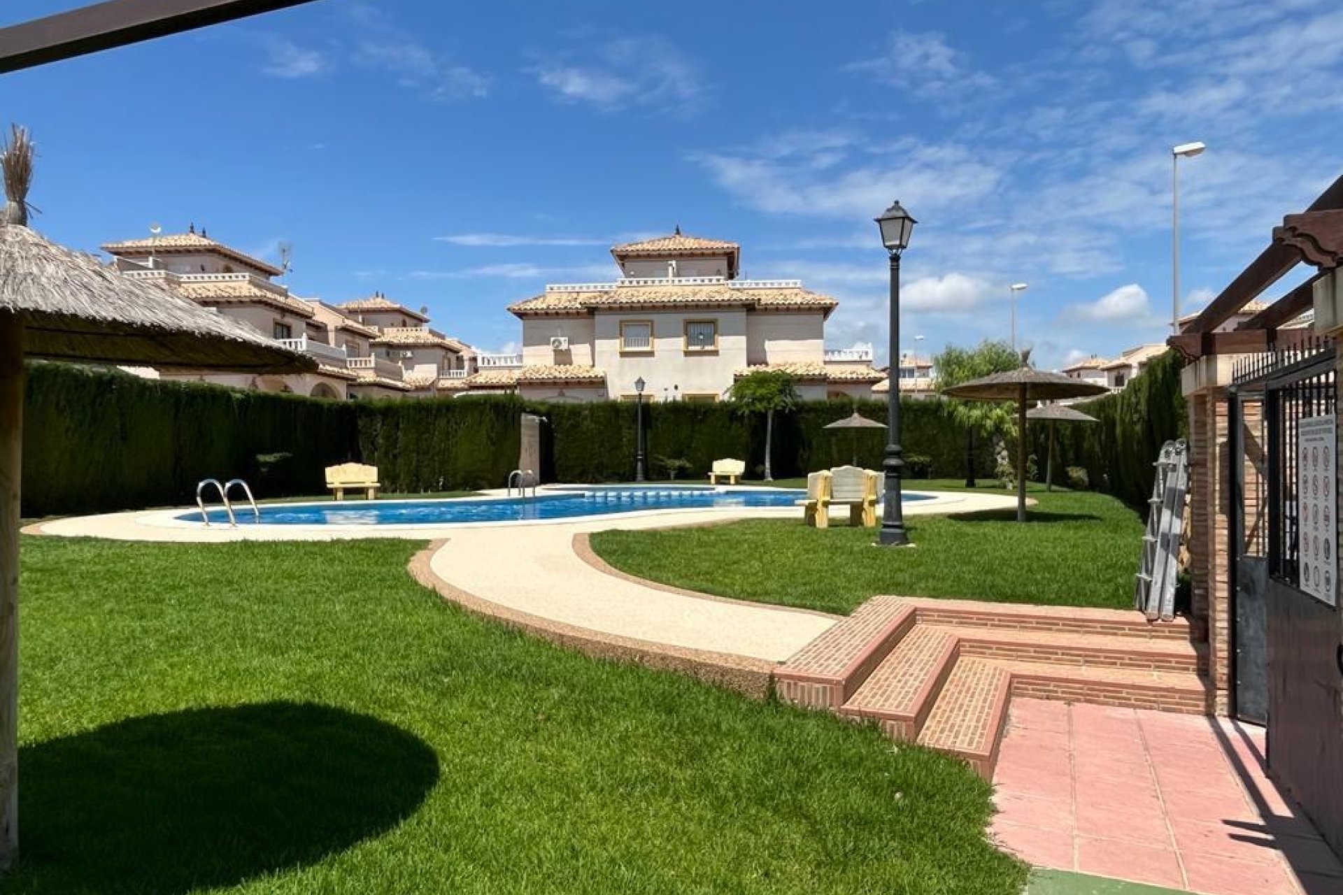 Használt Ingatlanok - Sorház -
Orihuela Costa - Montezenia
