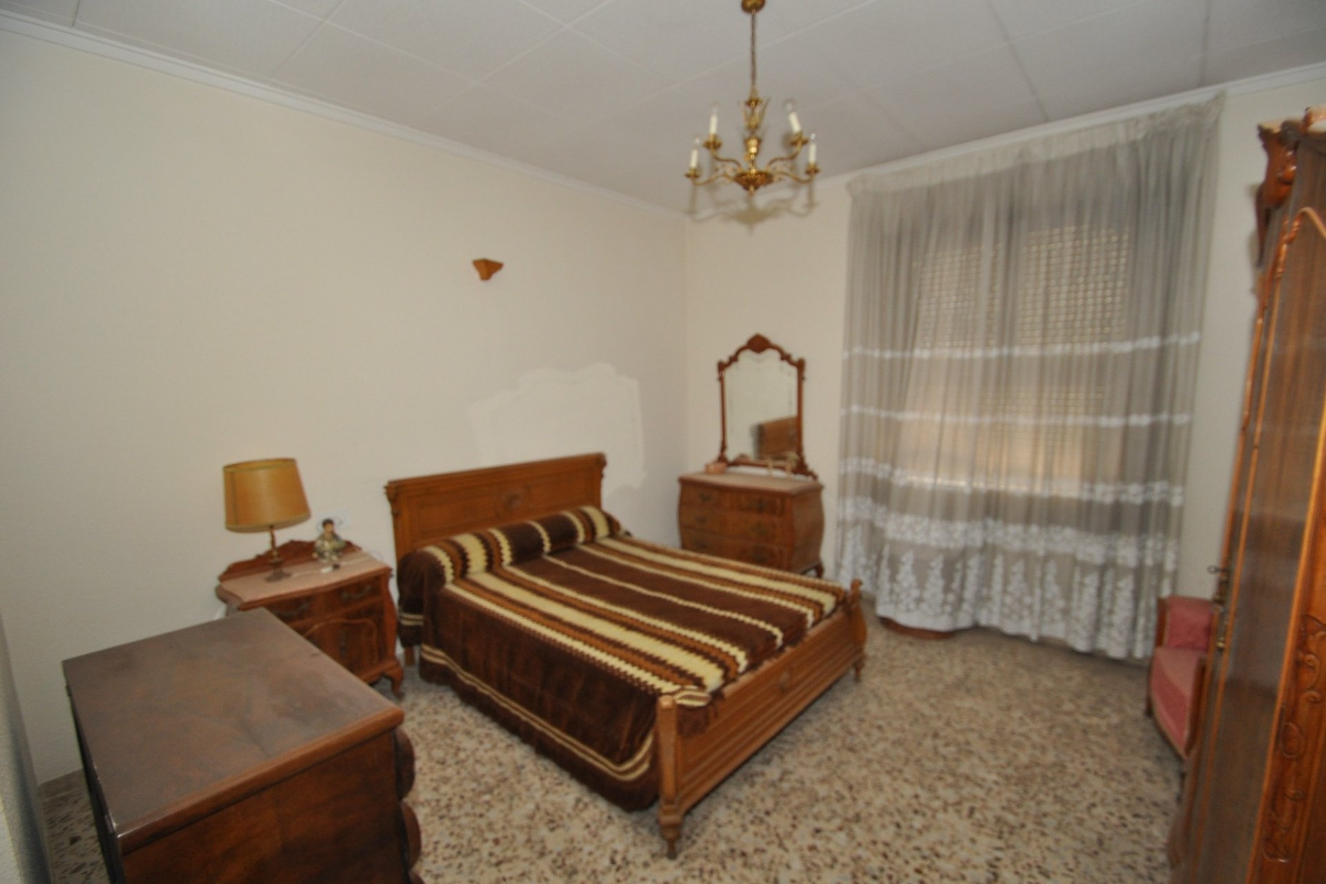 Használt Ingatlanok - Sorház -
Petrer - Inland