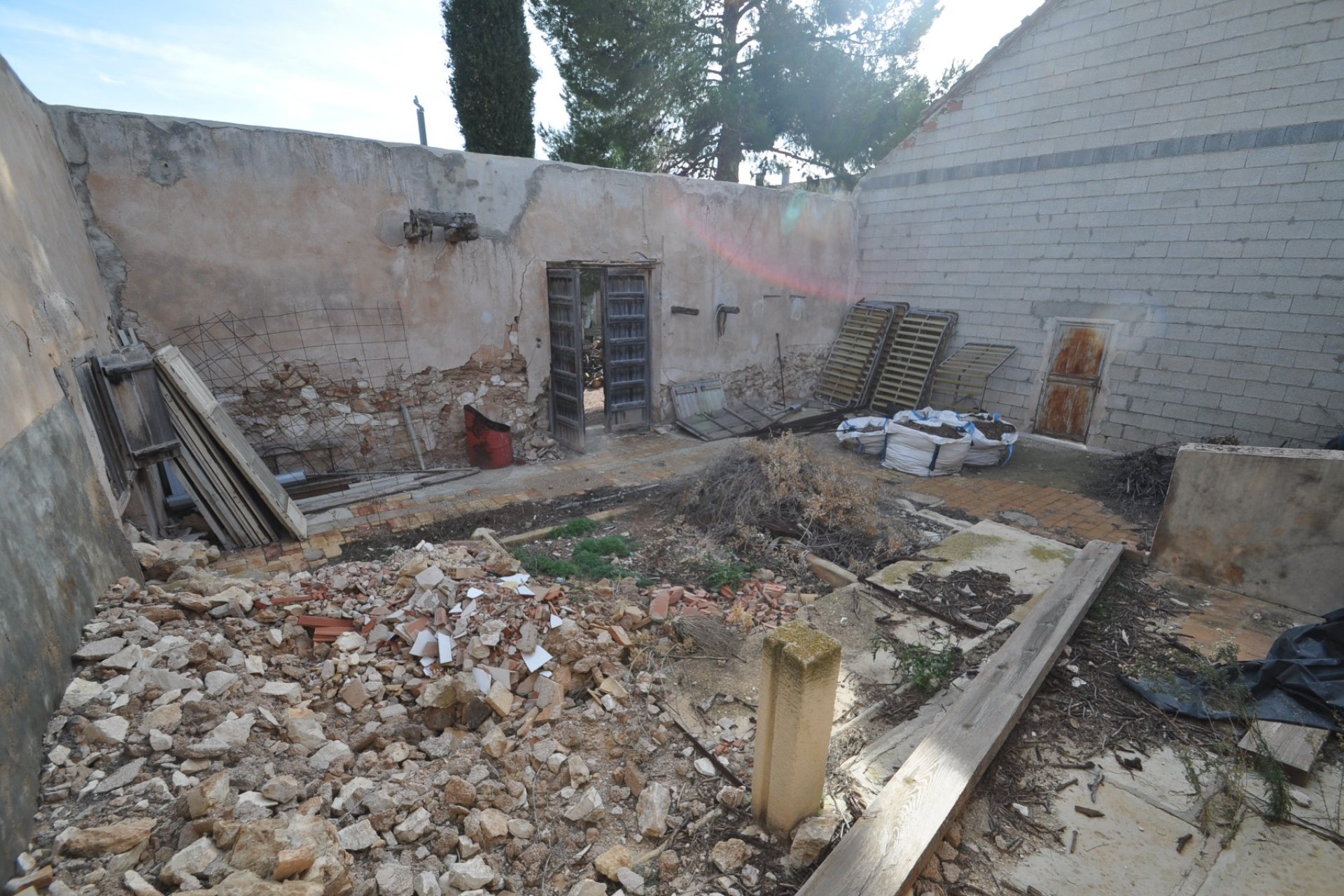 Használt Ingatlanok - Sorház -
Pinoso - Inland