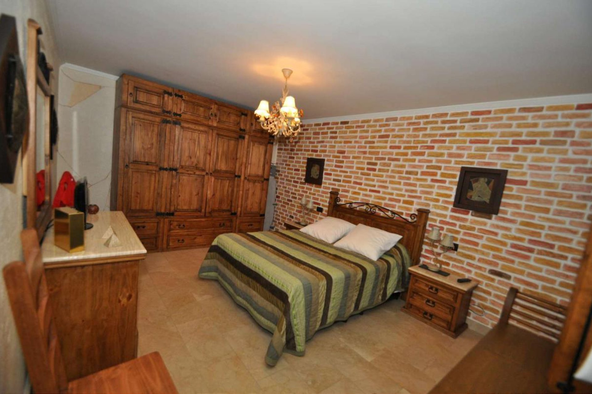 Használt Ingatlanok - Sorház -
Pinoso - Inland