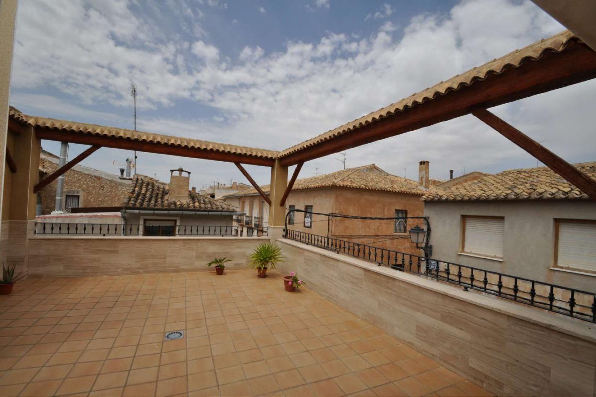 Használt Ingatlanok - Sorház -
Pinoso - Inland