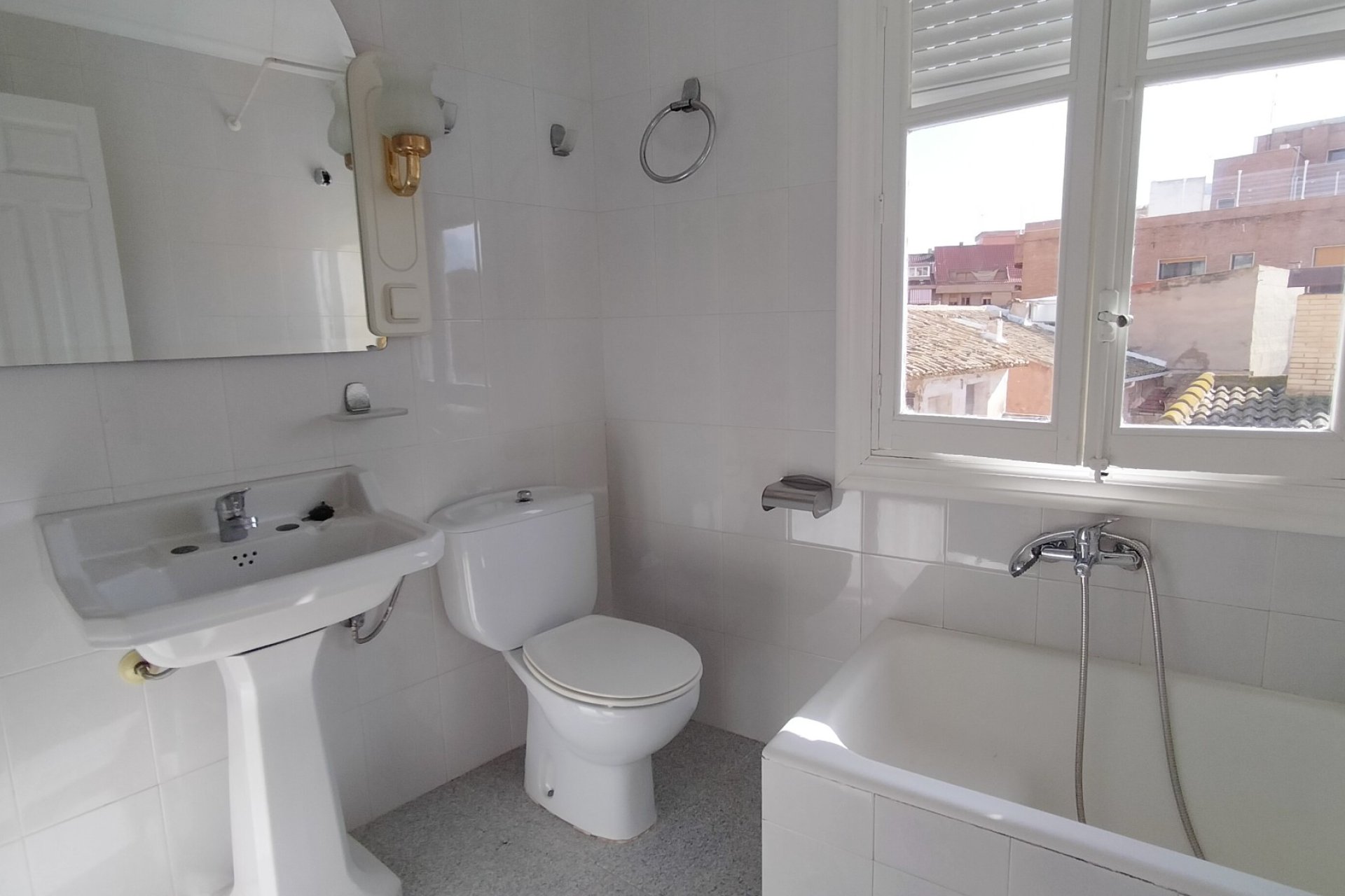 Használt Ingatlanok - Sorház -
Sax - Inland