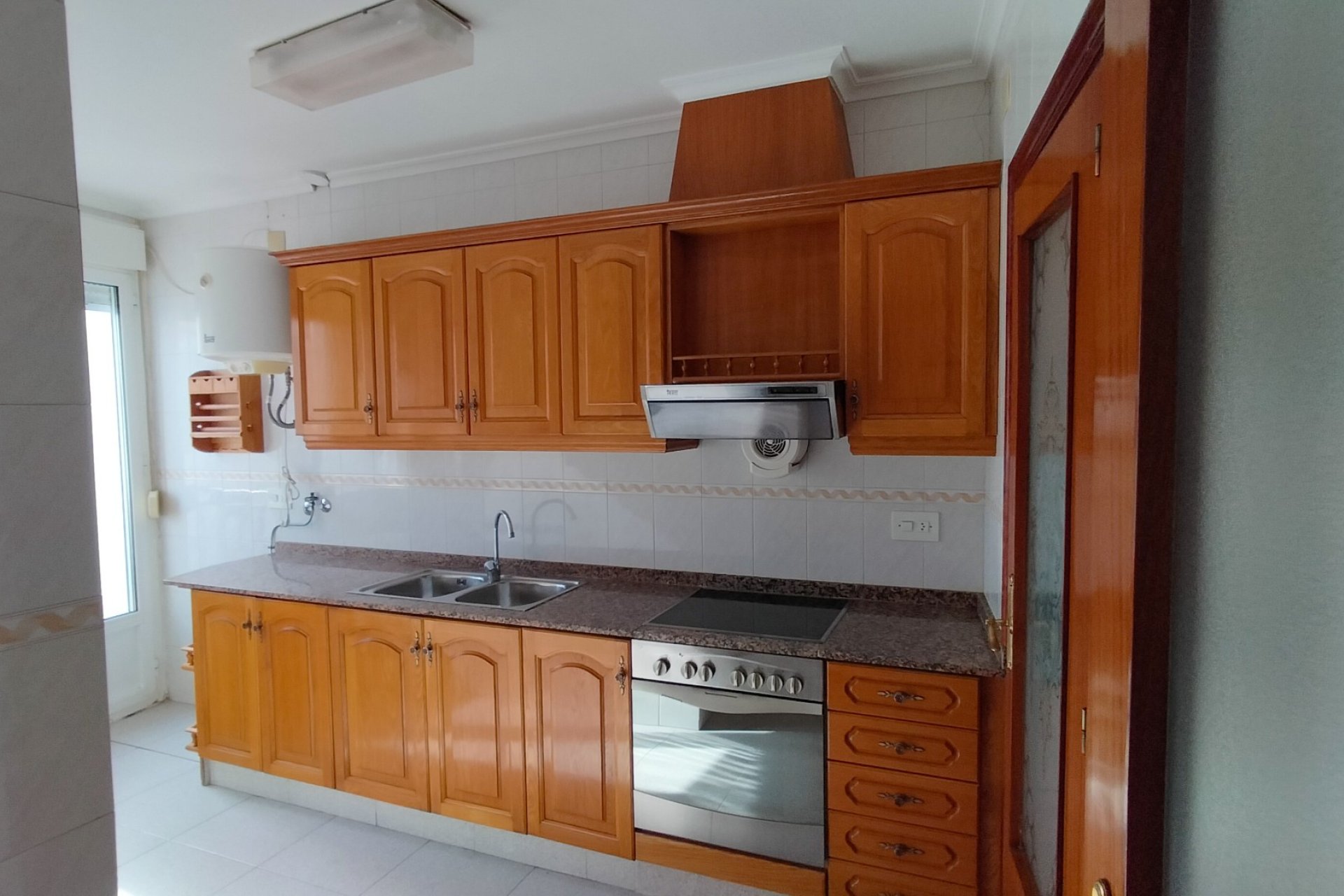 Használt Ingatlanok - Sorház -
Sax - Inland