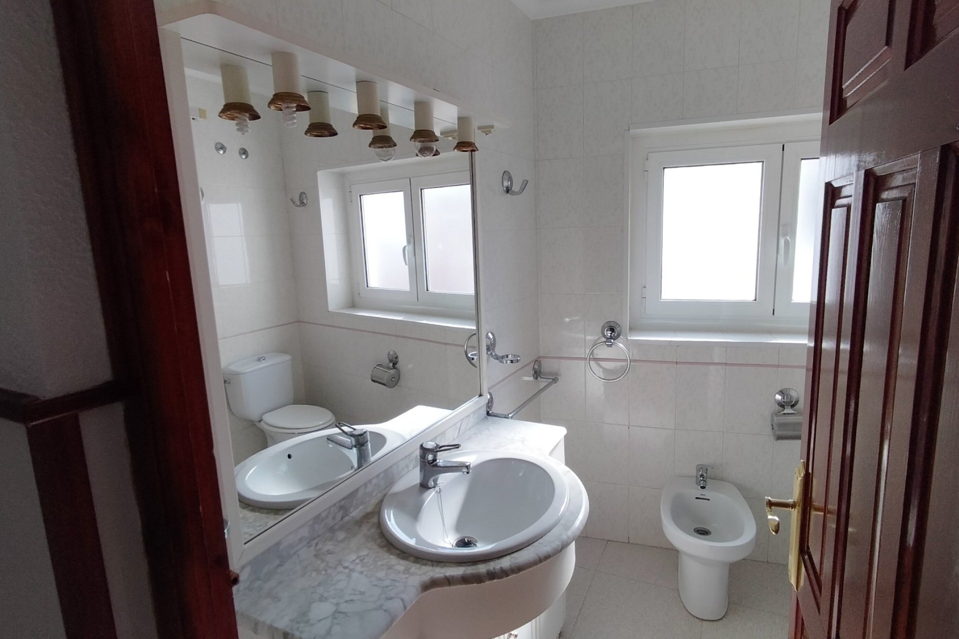 Használt Ingatlanok - Sorház -
Sax - Inland