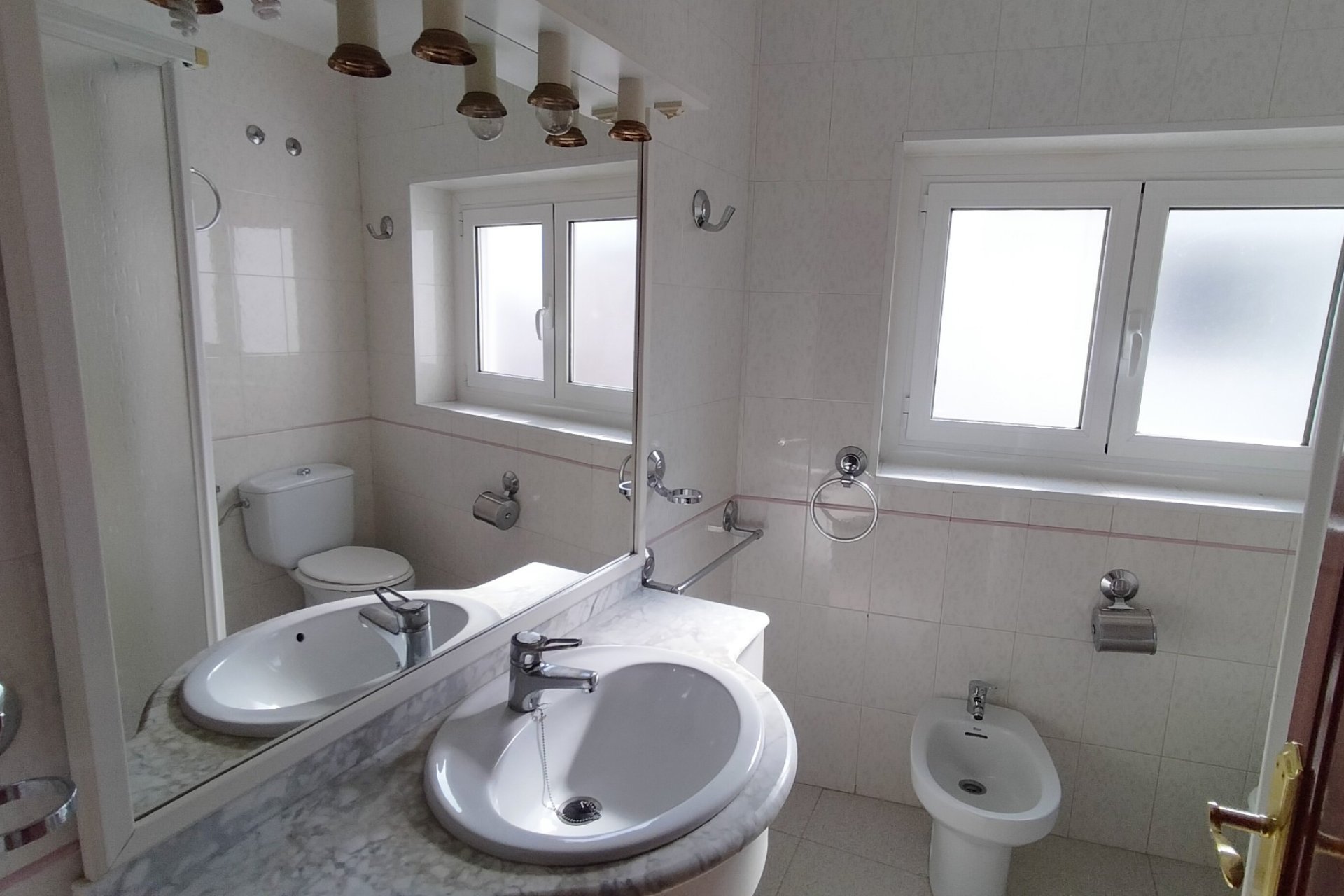 Használt Ingatlanok - Sorház -
Sax - Inland