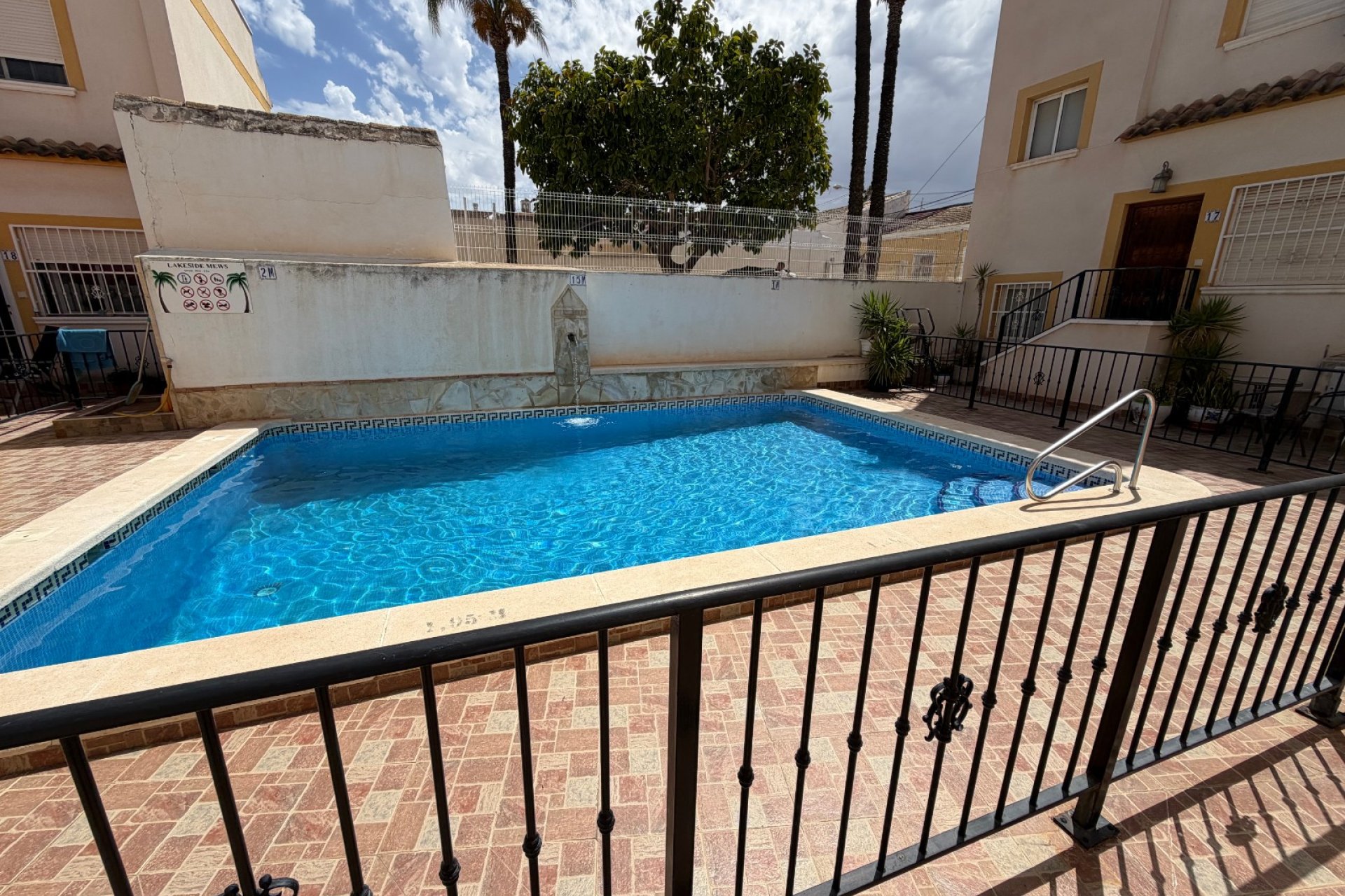 Használt Ingatlanok - Sorház -
Torremendo - Costa Blanca