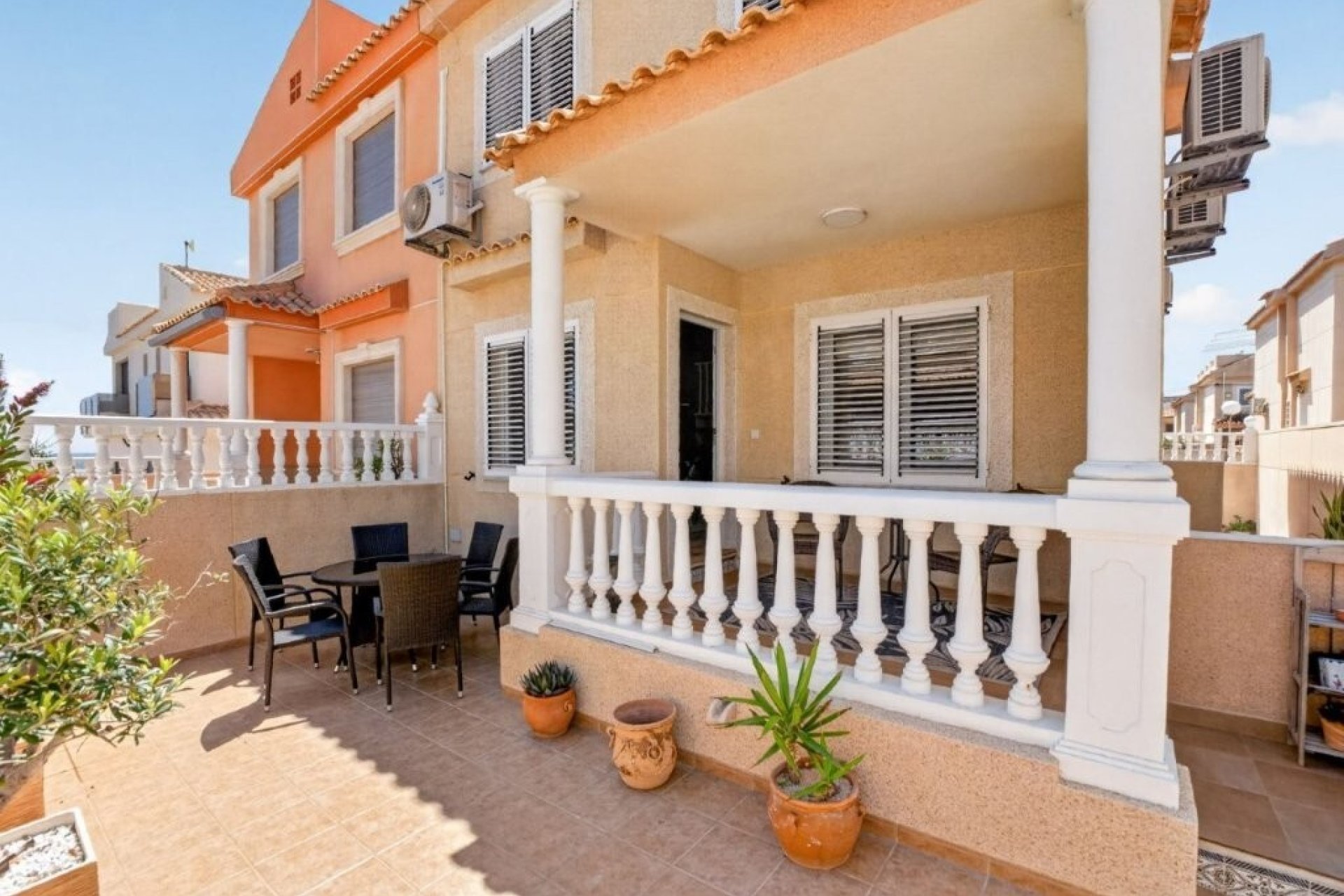 Használt Ingatlanok - Sorház -
Torrevieja - Cabo Cervera