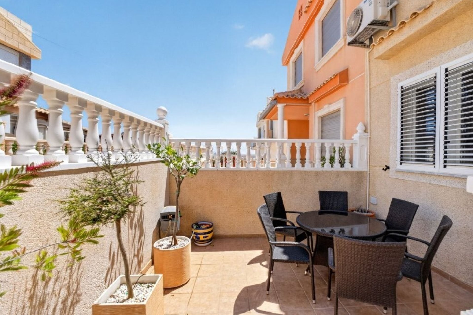 Használt Ingatlanok - Sorház -
Torrevieja - Cabo Cervera