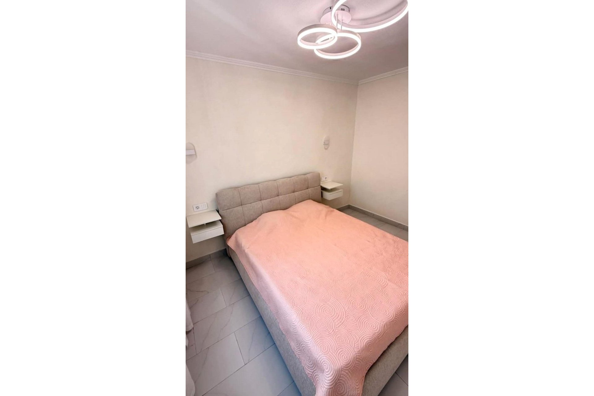 Használt Ingatlanok - Sorház -
Torrevieja - Calas Blanca