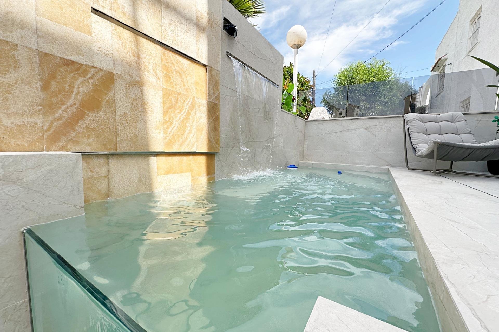 Használt Ingatlanok - Sorház -
Torrevieja - Calas Blanca