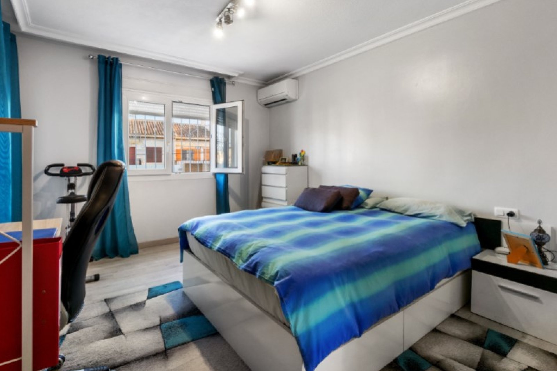 Használt Ingatlanok - Sorház -
Torrevieja - Costa Blanca