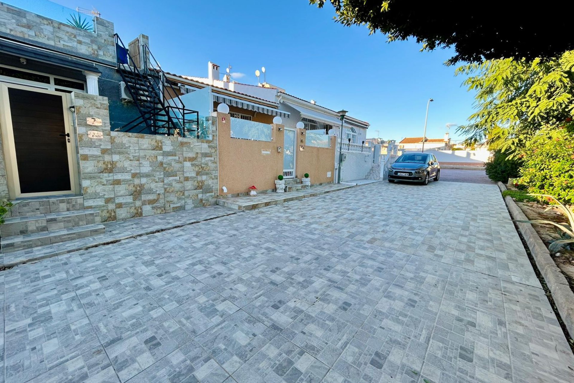 Használt Ingatlanok - Sorház -
Torrevieja - Costa Blanca