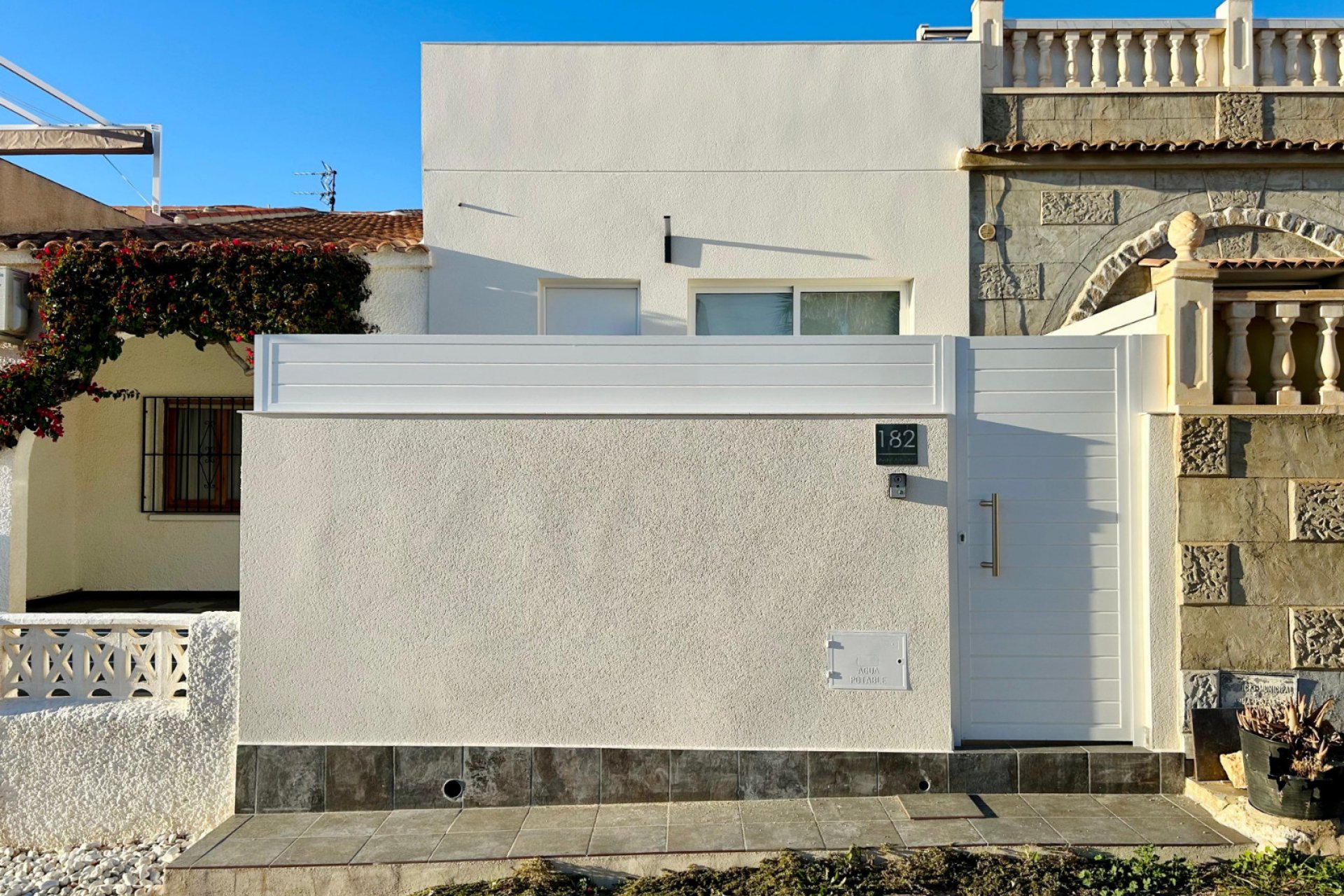 Használt Ingatlanok - Sorház -
Torrevieja - Costa Blanca