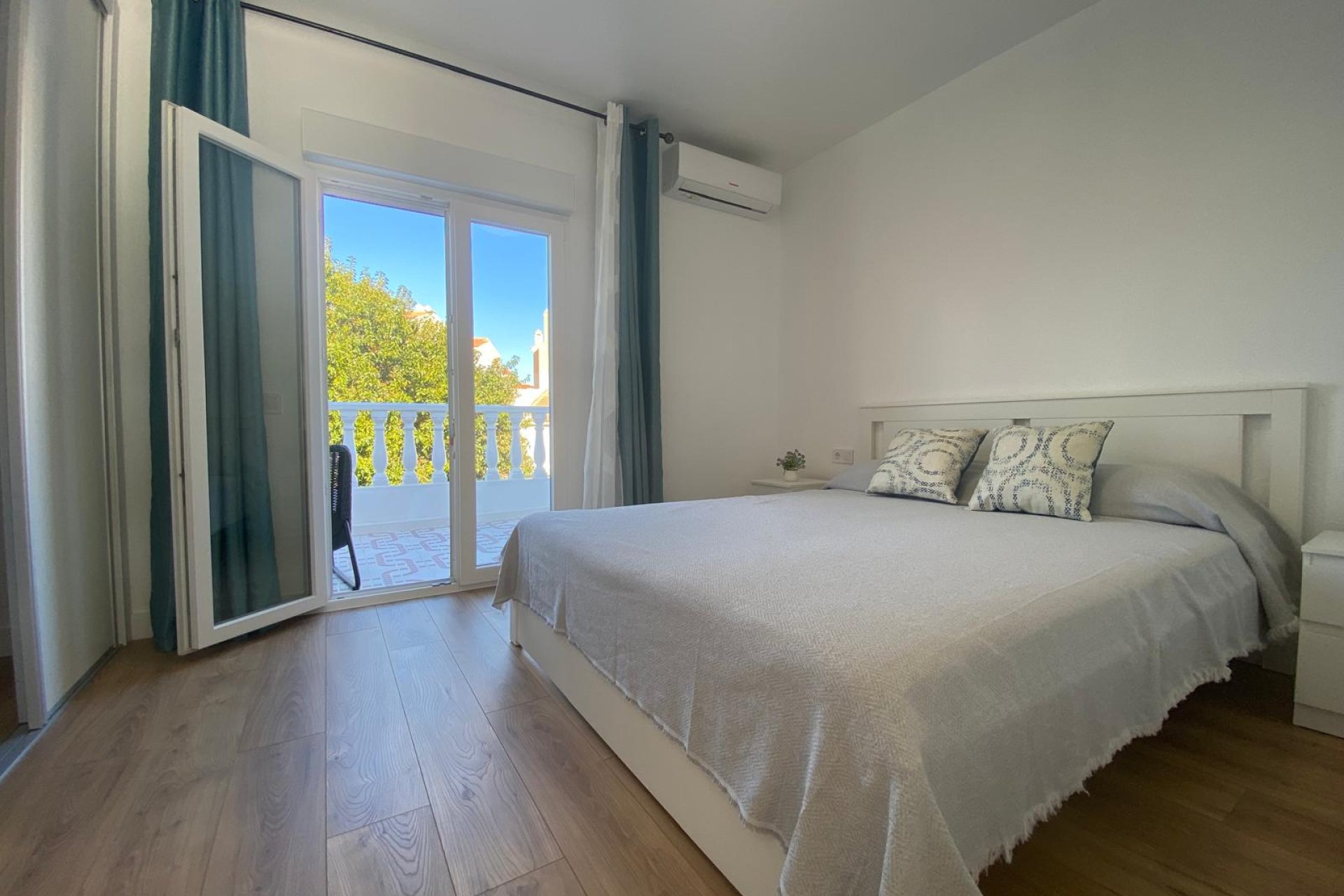 Használt Ingatlanok - Sorház -
Torrevieja - Costa Blanca