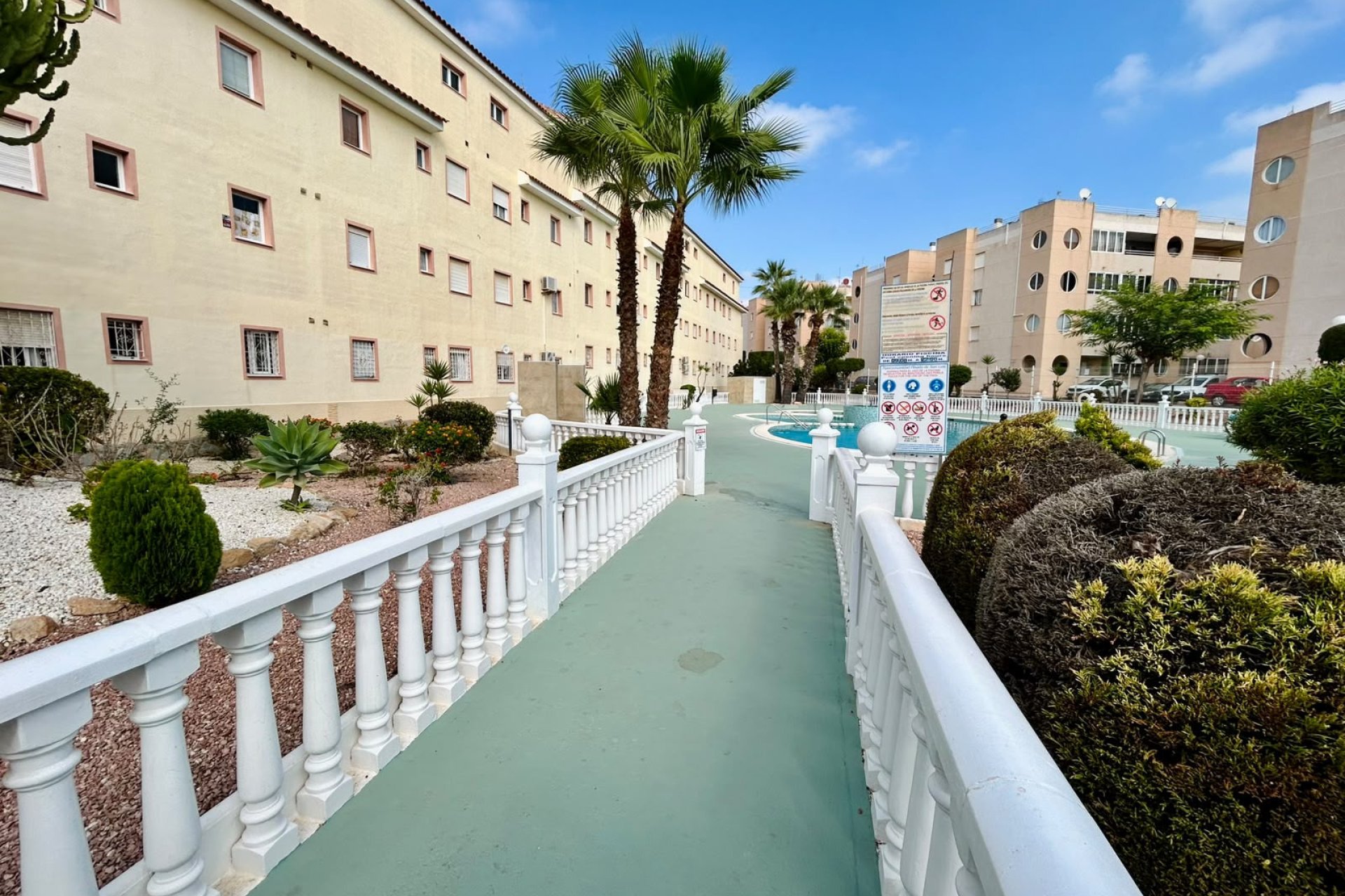Használt Ingatlanok - Sorház -
Torrevieja - Costa Blanca